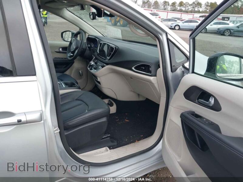 2024 Chrysler PACIFICA (VIN 2C4RC1BG5RR154897) — фото 5 из 17