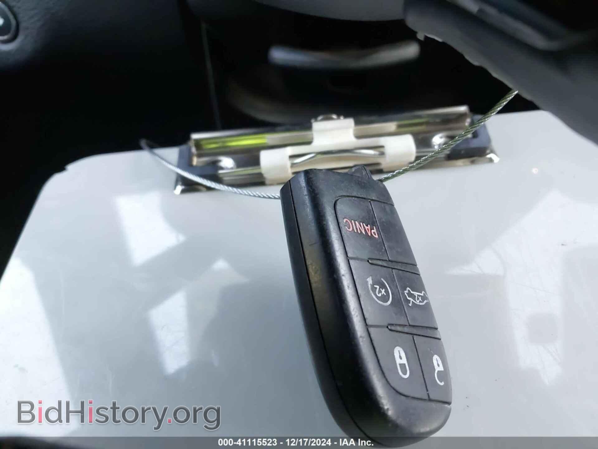 2015 CHRYSLER 300 - VIN: 2C3CCABGXFH845385 - Фото 11