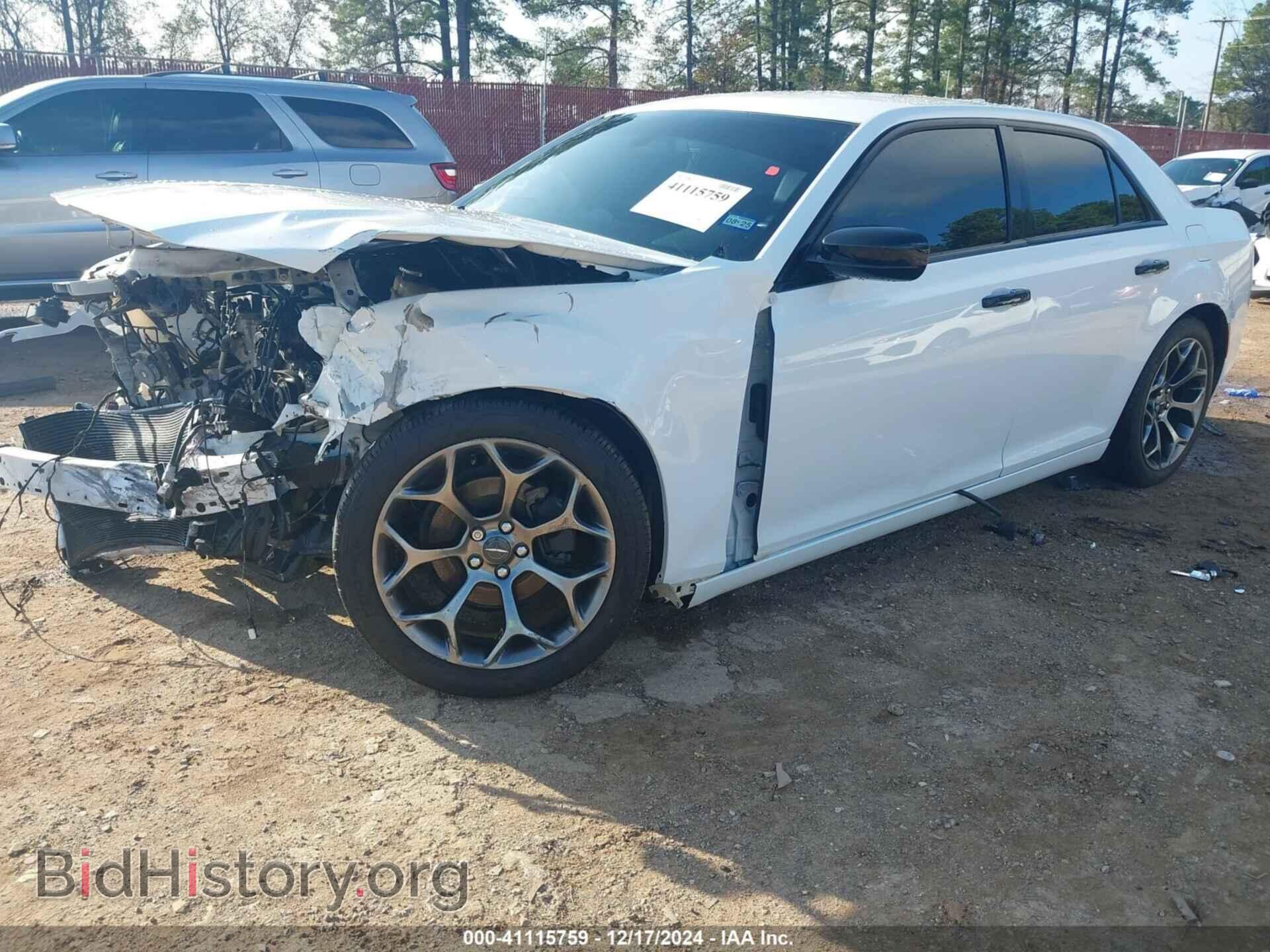 2015 CHRYSLER 300 - VIN: 2C3CCABG1FH903853 - Фото 2