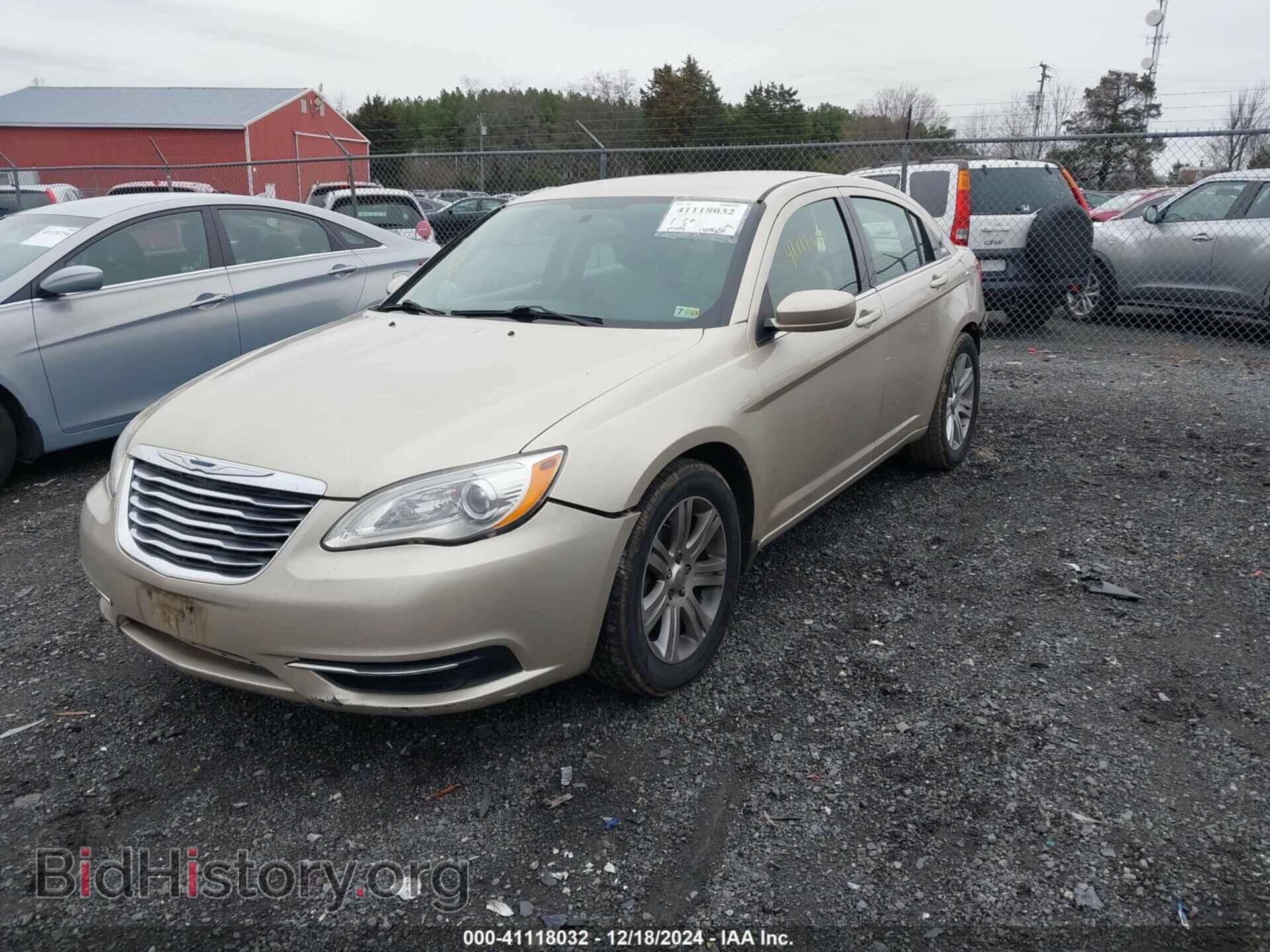 2013 CHRYSLER 200 - VIN: 1C3CCBBB9DN593434 - Фото 2