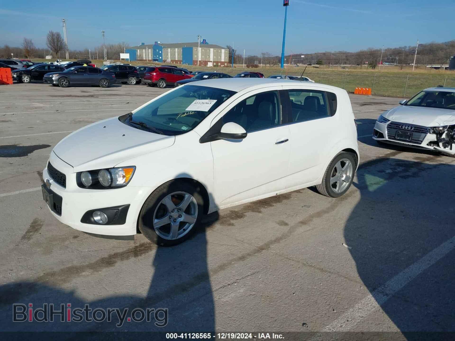 2015 CHEVROLET SONIC - VIN: 1G1JE6SB8F4206104 - Фото 2