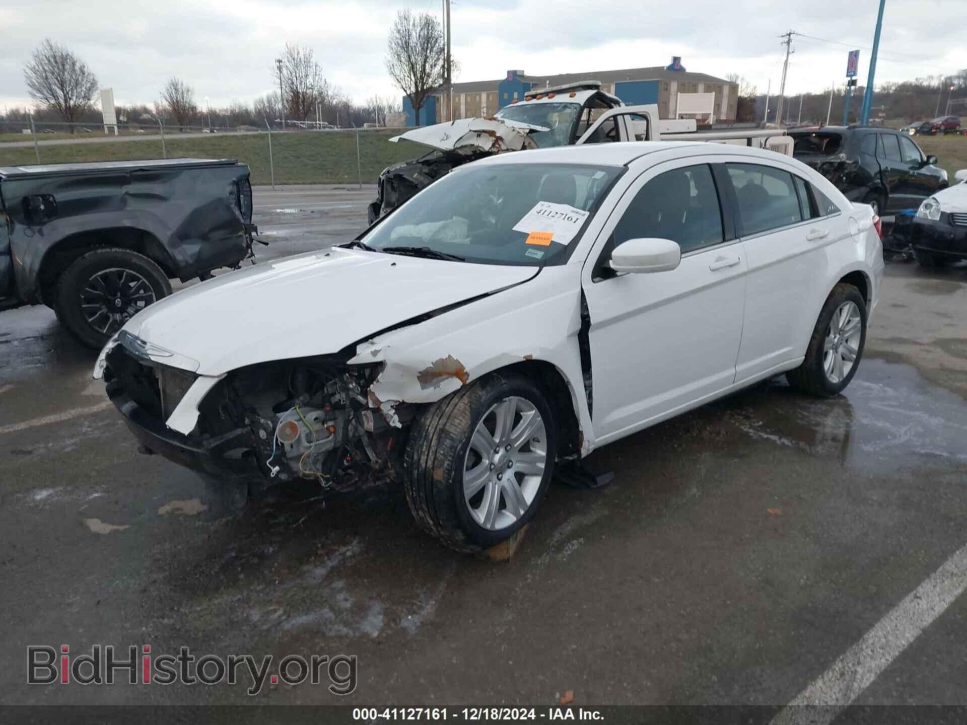 2011 CHRYSLER 200 - VIN: 1C3BC1FG0BN613837 - Фото 2