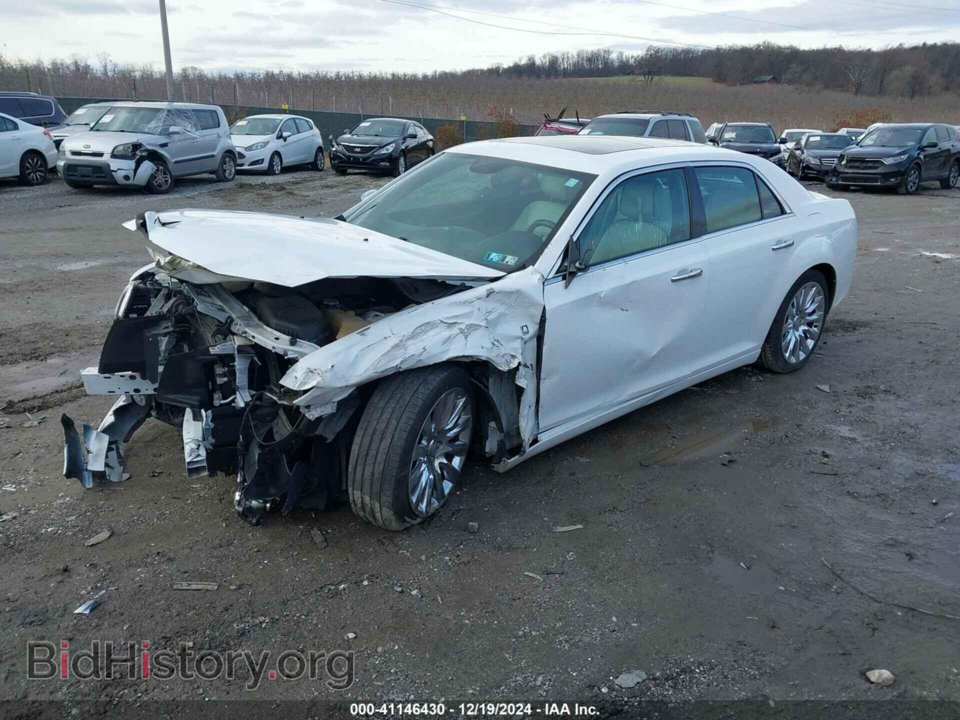 2013 CHRYSLER 300 - VIN: 2C3CCAAG2DH732903 - Фото 2