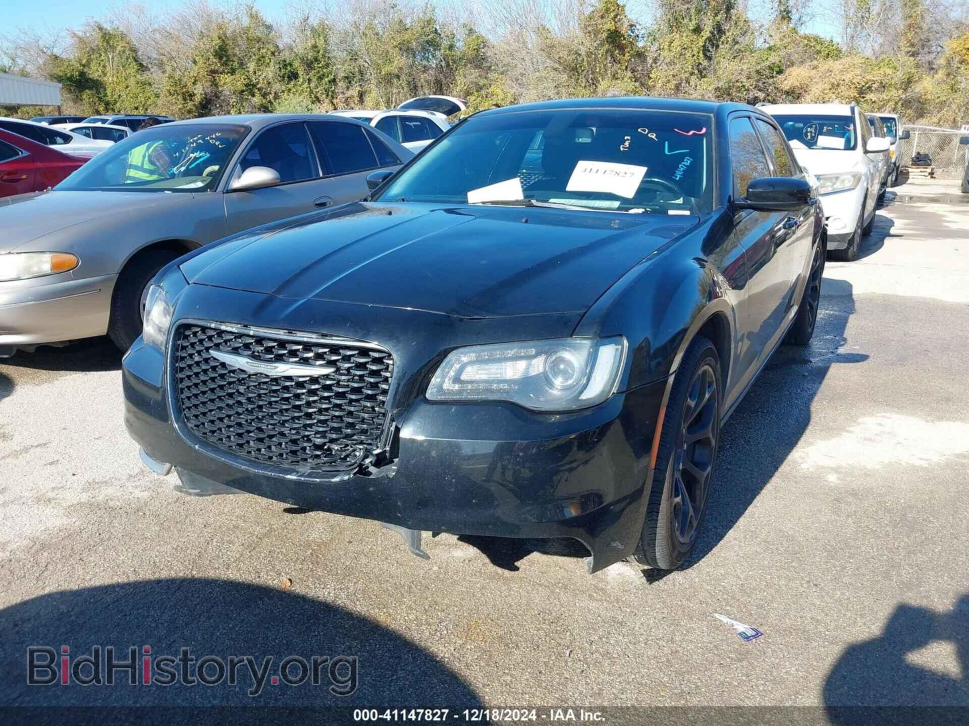 2019 CHRYSLER 300 - VIN: 2C3CCAAG3KH676001 - Фото 2