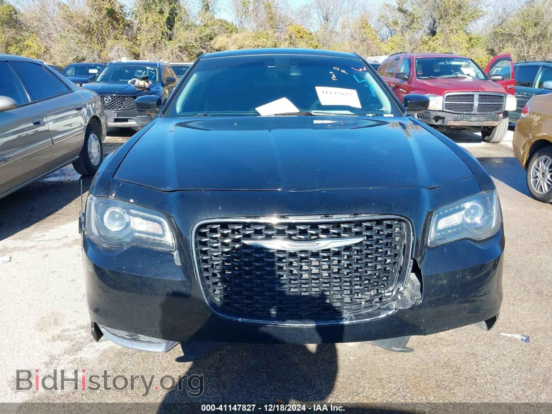 2019 CHRYSLER 300 - VIN: 2C3CCAAG3KH676001 - Фото 11