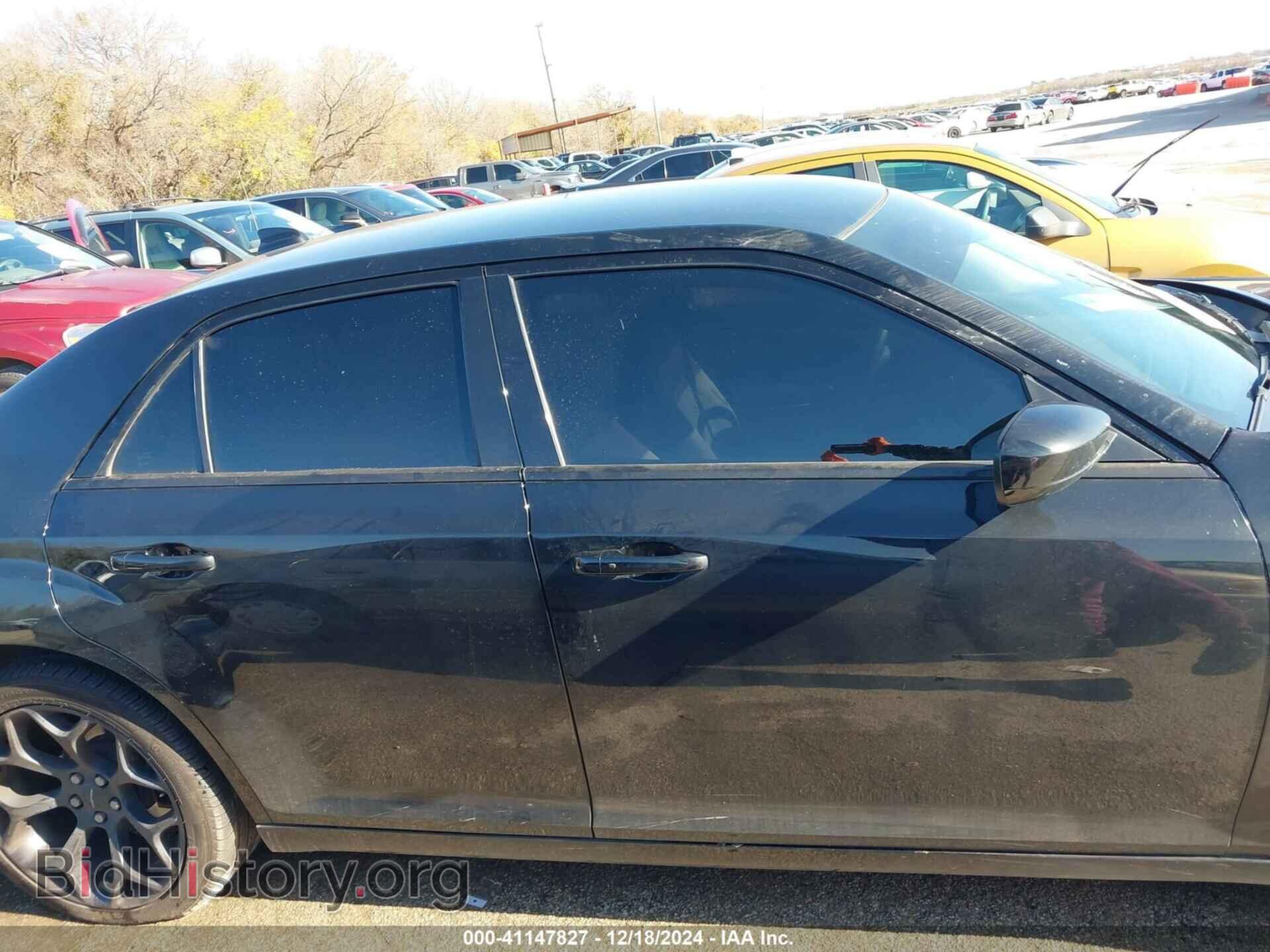 2019 CHRYSLER 300 - VIN: 2C3CCAAG3KH676001 - Фото 12
