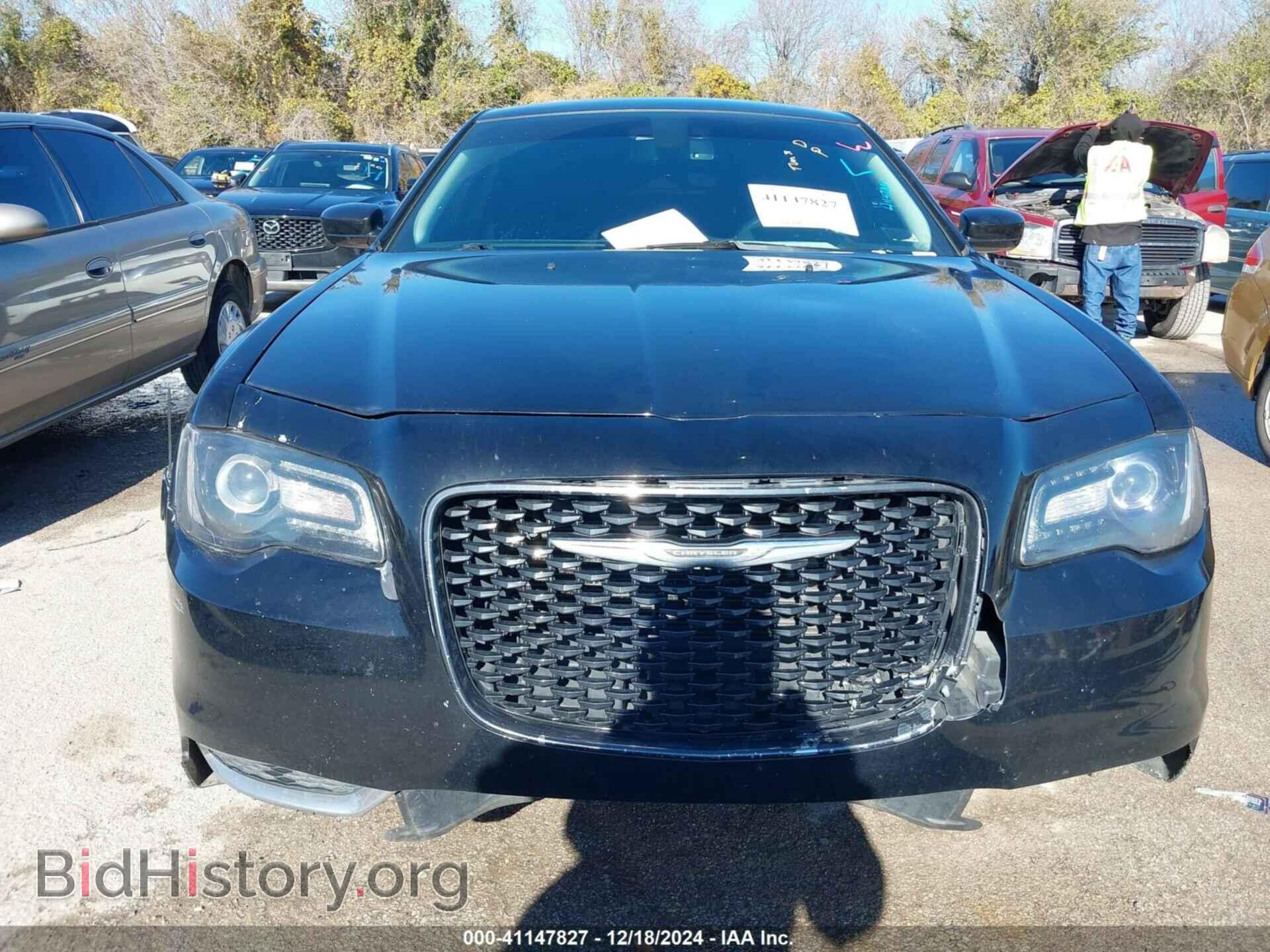 2019 CHRYSLER 300 - VIN: 2C3CCAAG3KH676001 - Фото 6
