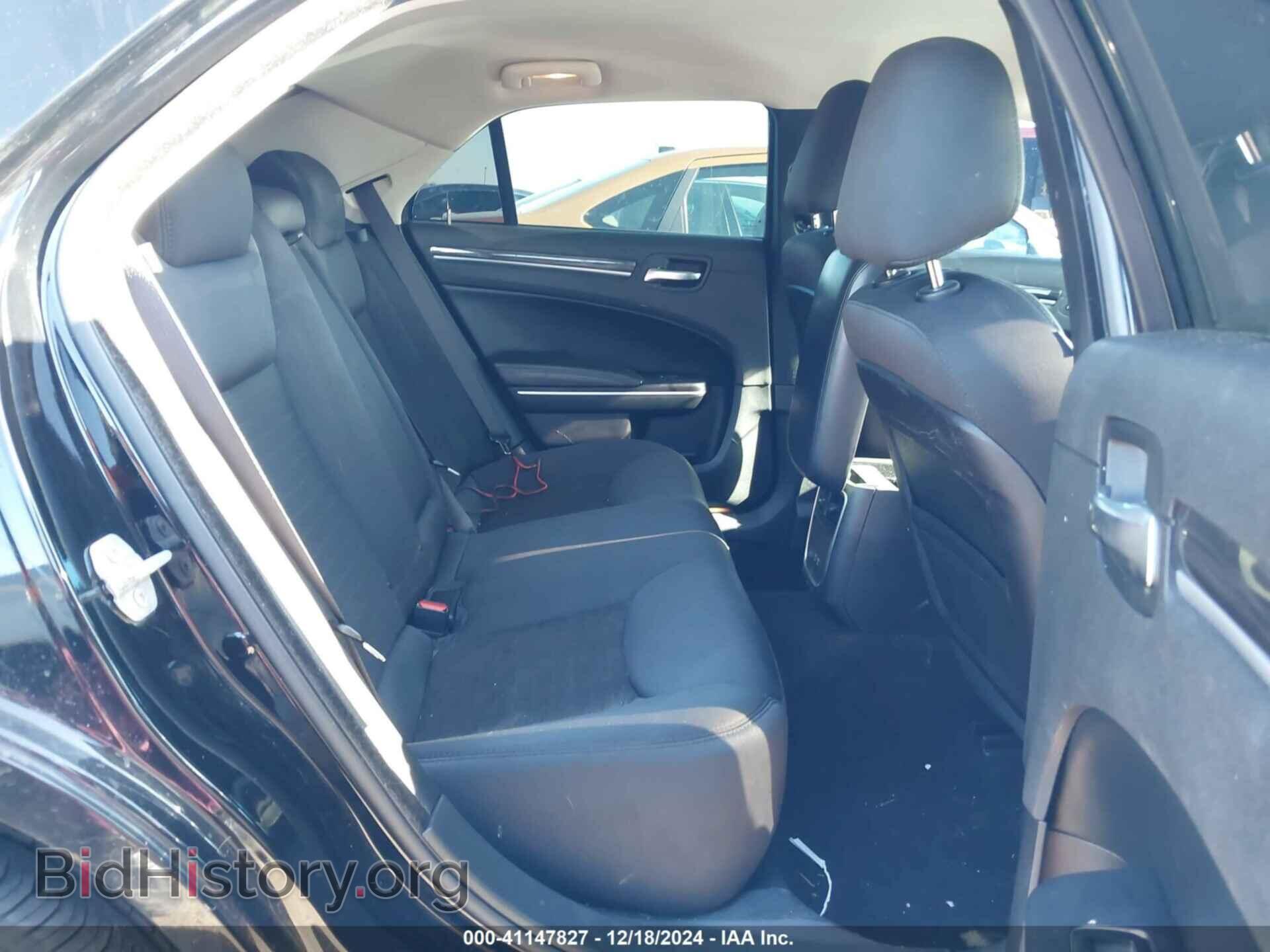 2019 CHRYSLER 300 - VIN: 2C3CCAAG3KH676001 - Фото 8