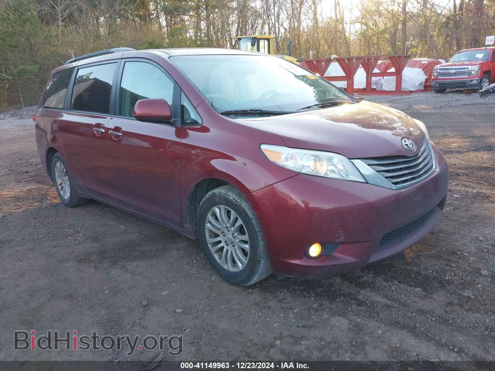 Photo 5TDYK3DC7BS028560 - TOYOTA SIENNA 2011