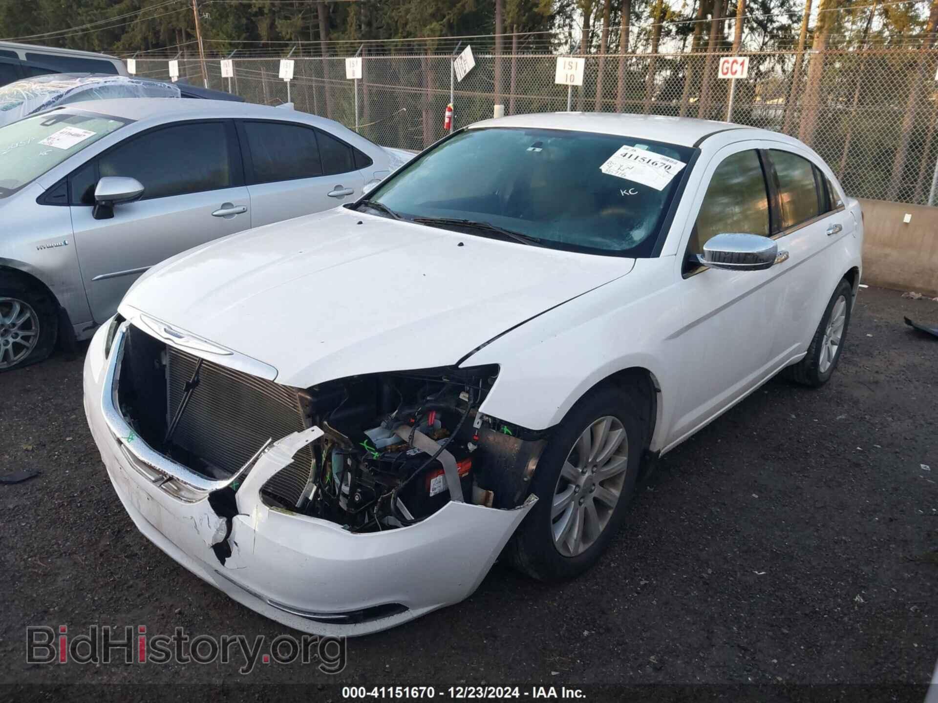 2013 CHRYSLER 200 - VIN: 1C3CCBCG3DN720415 - Фото 2