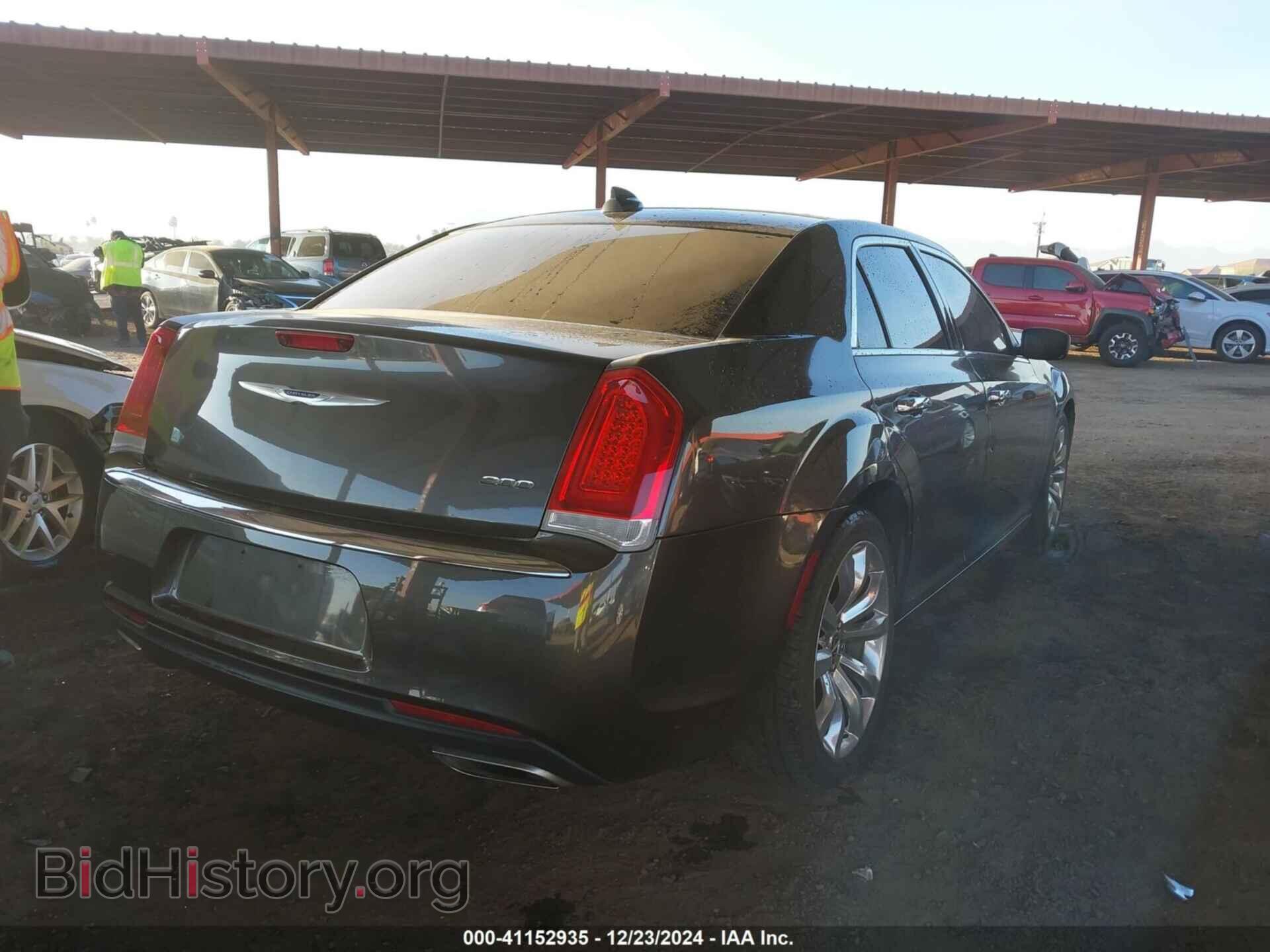 2019 CHRYSLER 300 - VIN: 2C3CCAEG4KH528305 - Фото 4
