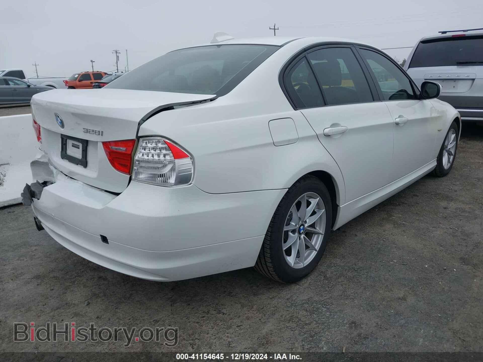 2010 BMW 328I - VIN: WBAPH5G52ANM35805 - Фото 4