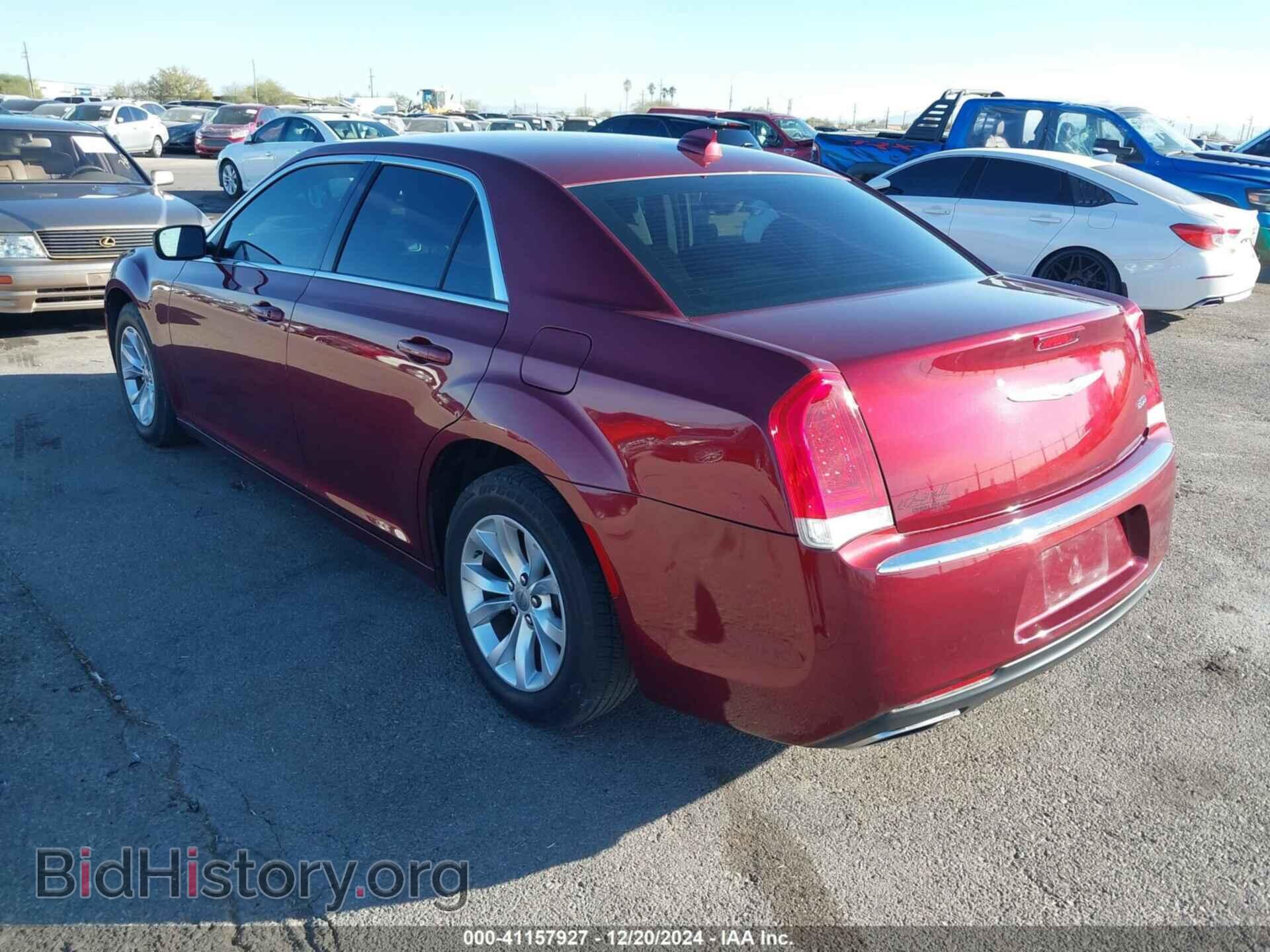 2019 CHRYSLER 300 - VIN: 2C3CCAAG5KH727174 - Фото 3