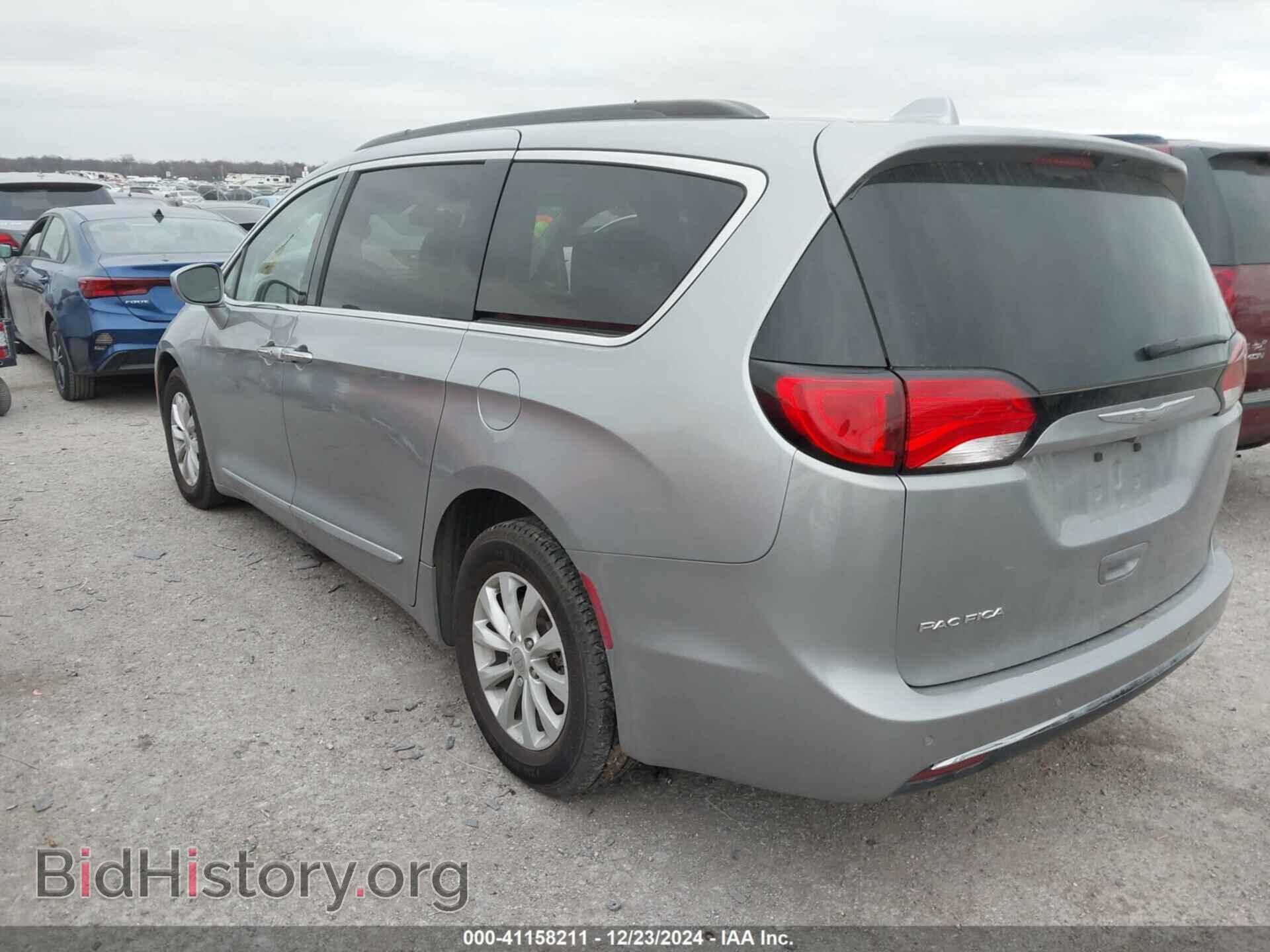 2017 CHRYSLER PACIFICA - VIN: 2C4RC1BGXHR702648 - Фото 3