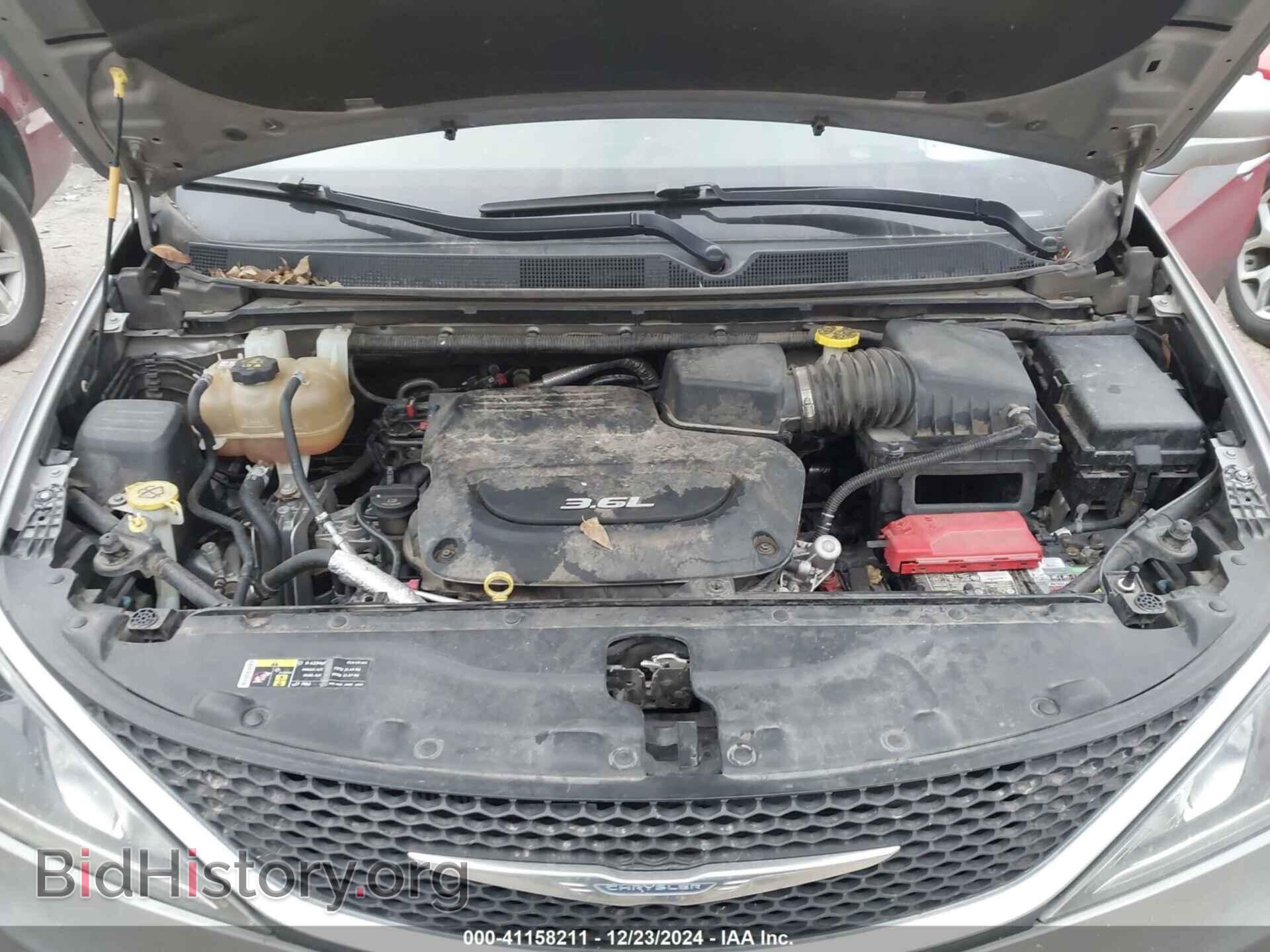 2017 CHRYSLER PACIFICA - VIN: 2C4RC1BGXHR702648 - Фото 10