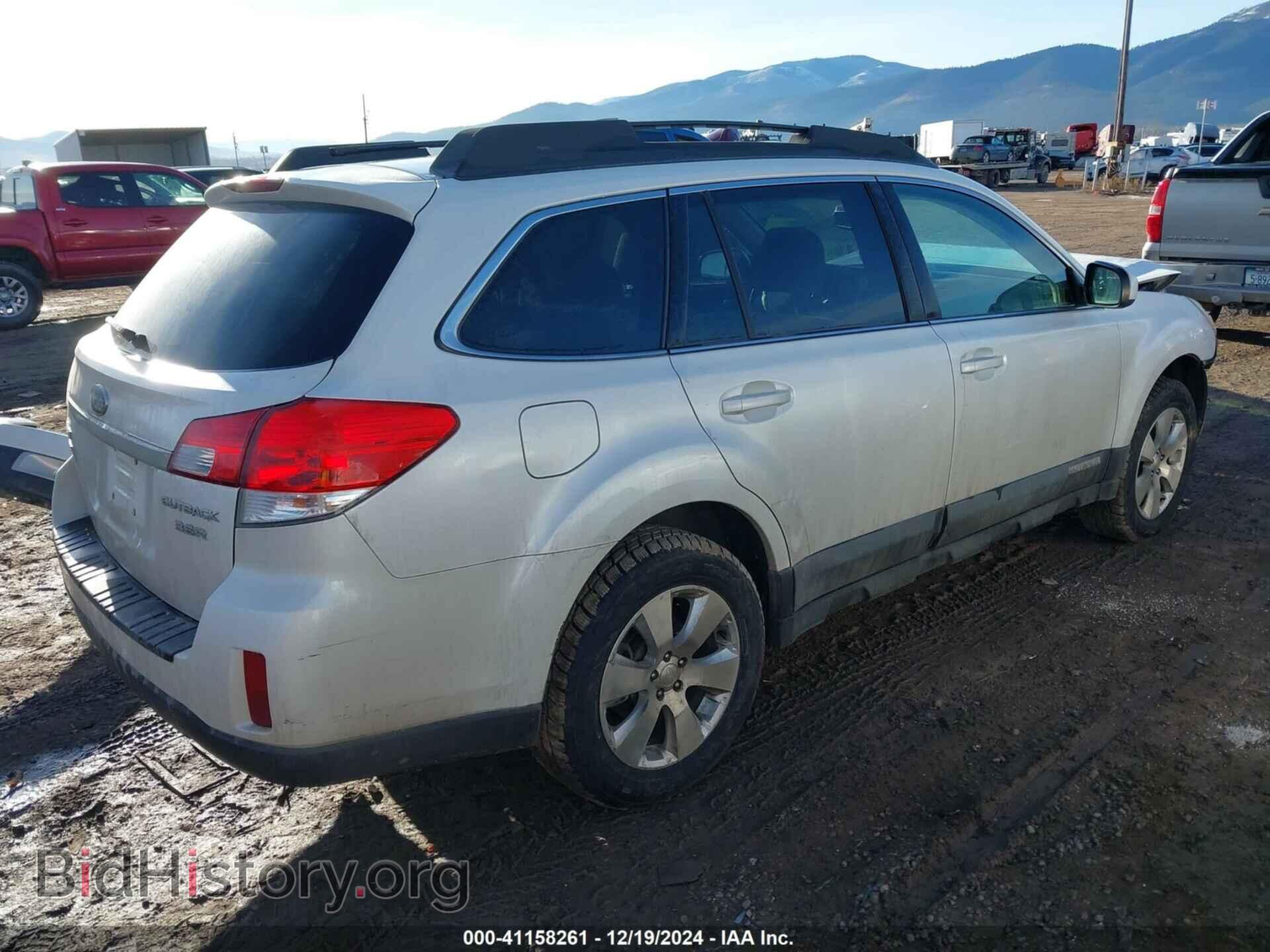 2011 SUBARU OUTBACK - VIN: 4S4BRDGC8B2420646 - Фото 4