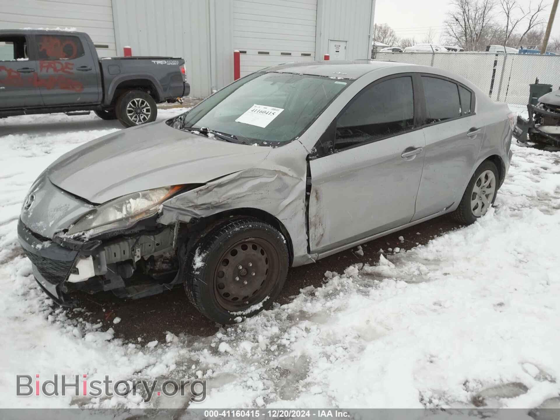 2011 MAZDA 3 - VIN: JM1BL1UF9B1407963 - Фото 2