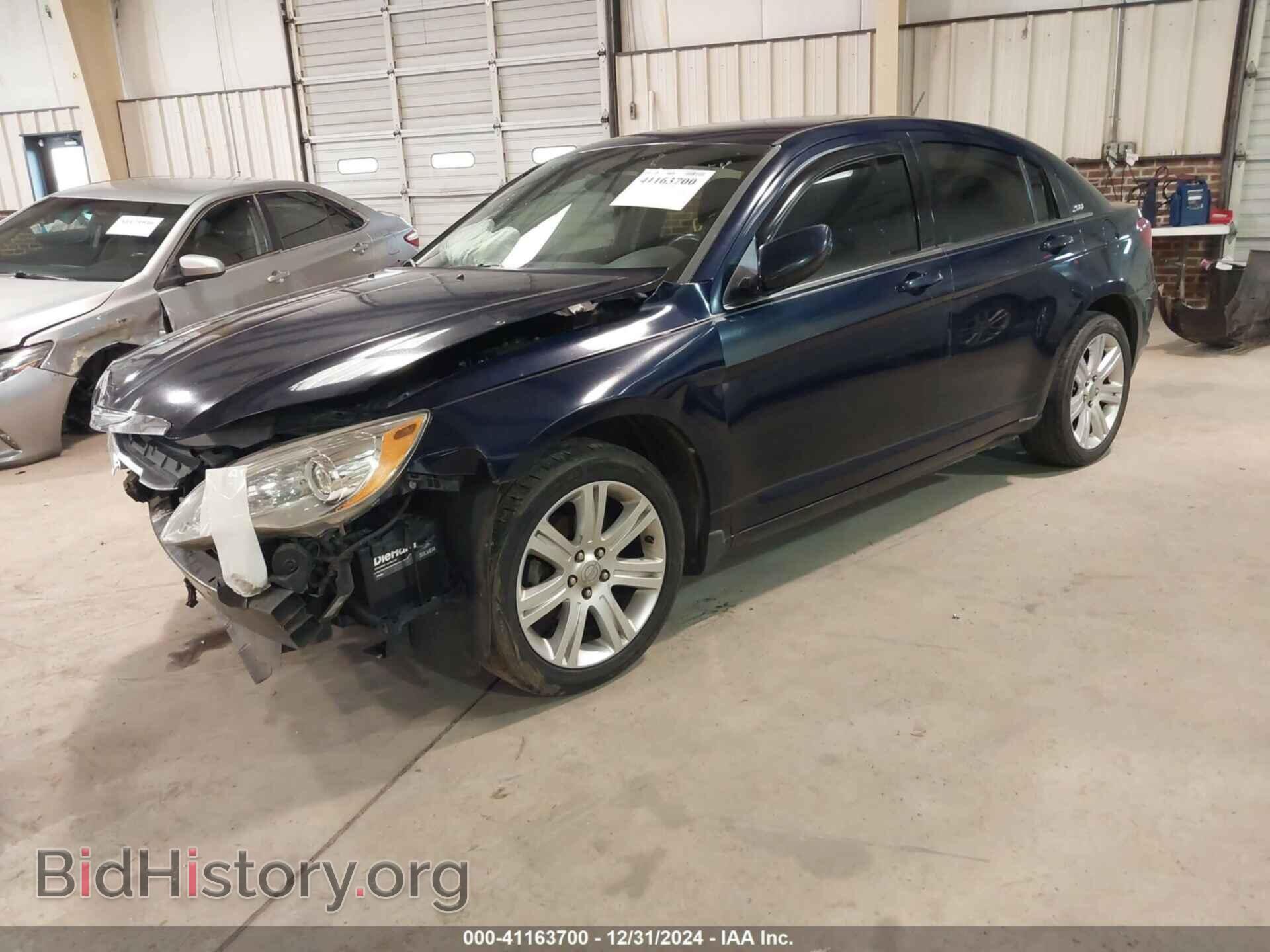 2013 CHRYSLER 200 - VIN: 1C3CCBBB2DN540106 - Фото 2