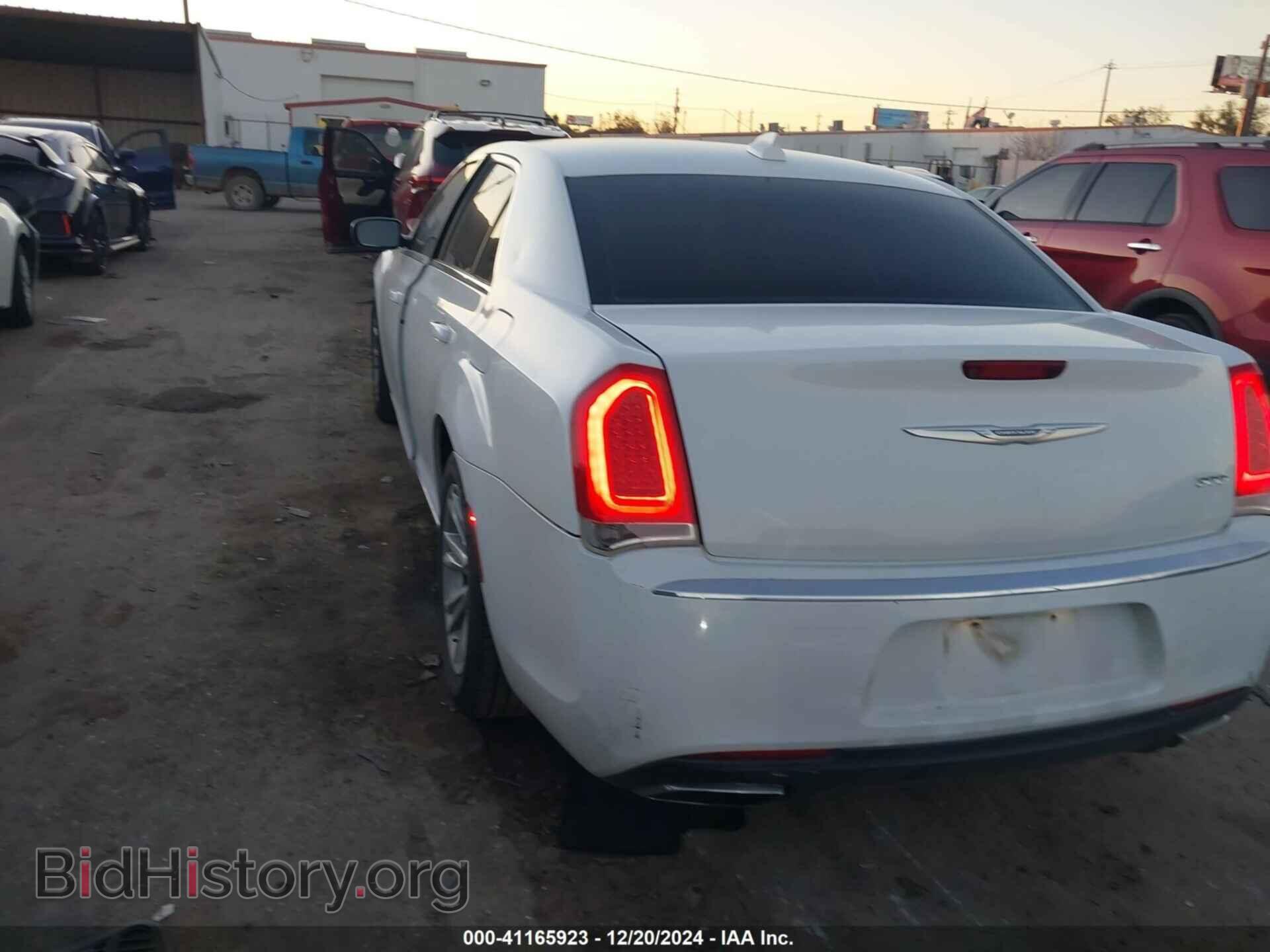 2017 CHRYSLER 300 - VIN: 2C3CCAAG5HH599530 - Фото 3