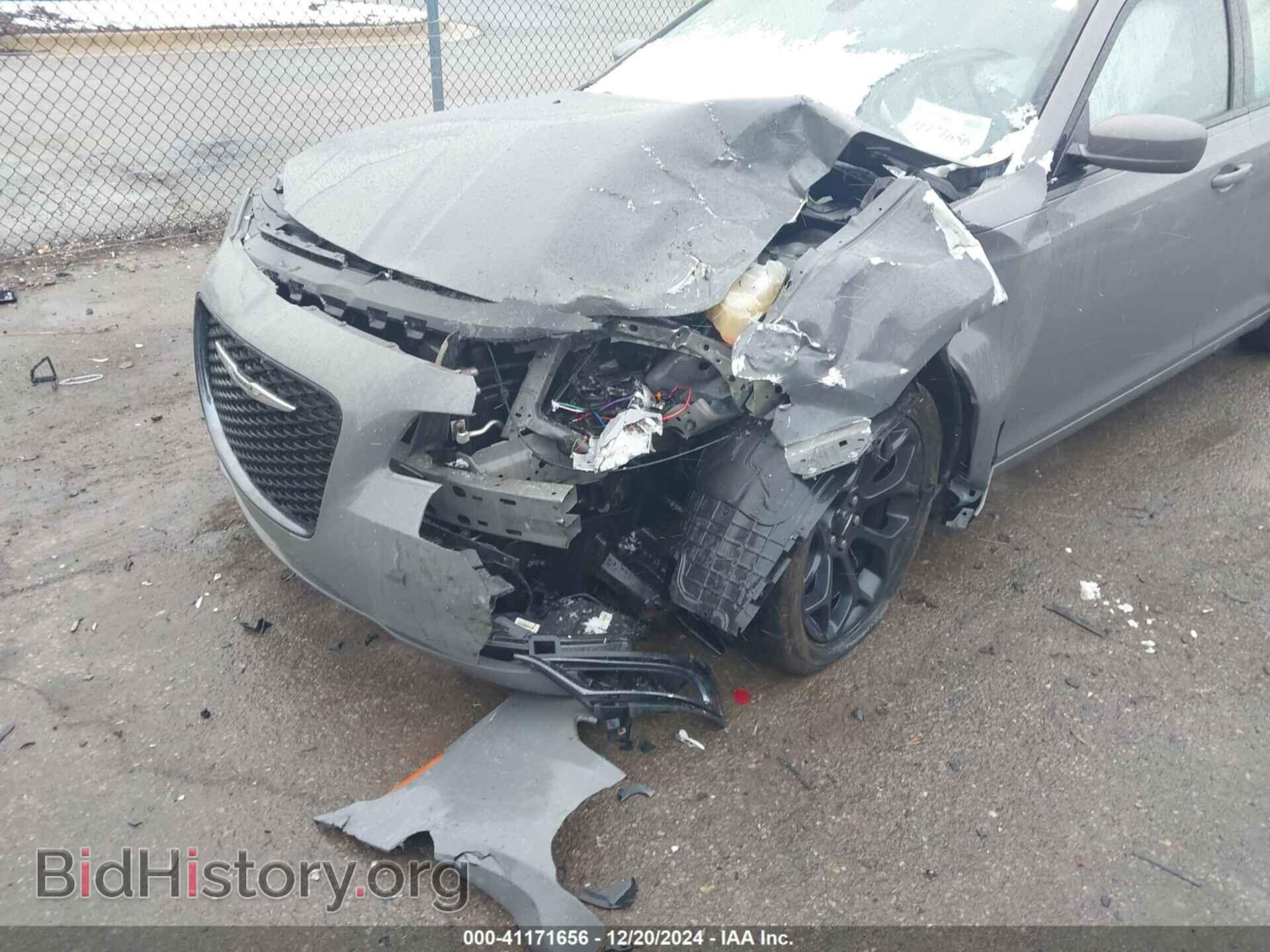 2019 CHRYSLER 300 - VIN: 2C3CCABG7KH533681 - Фото 2