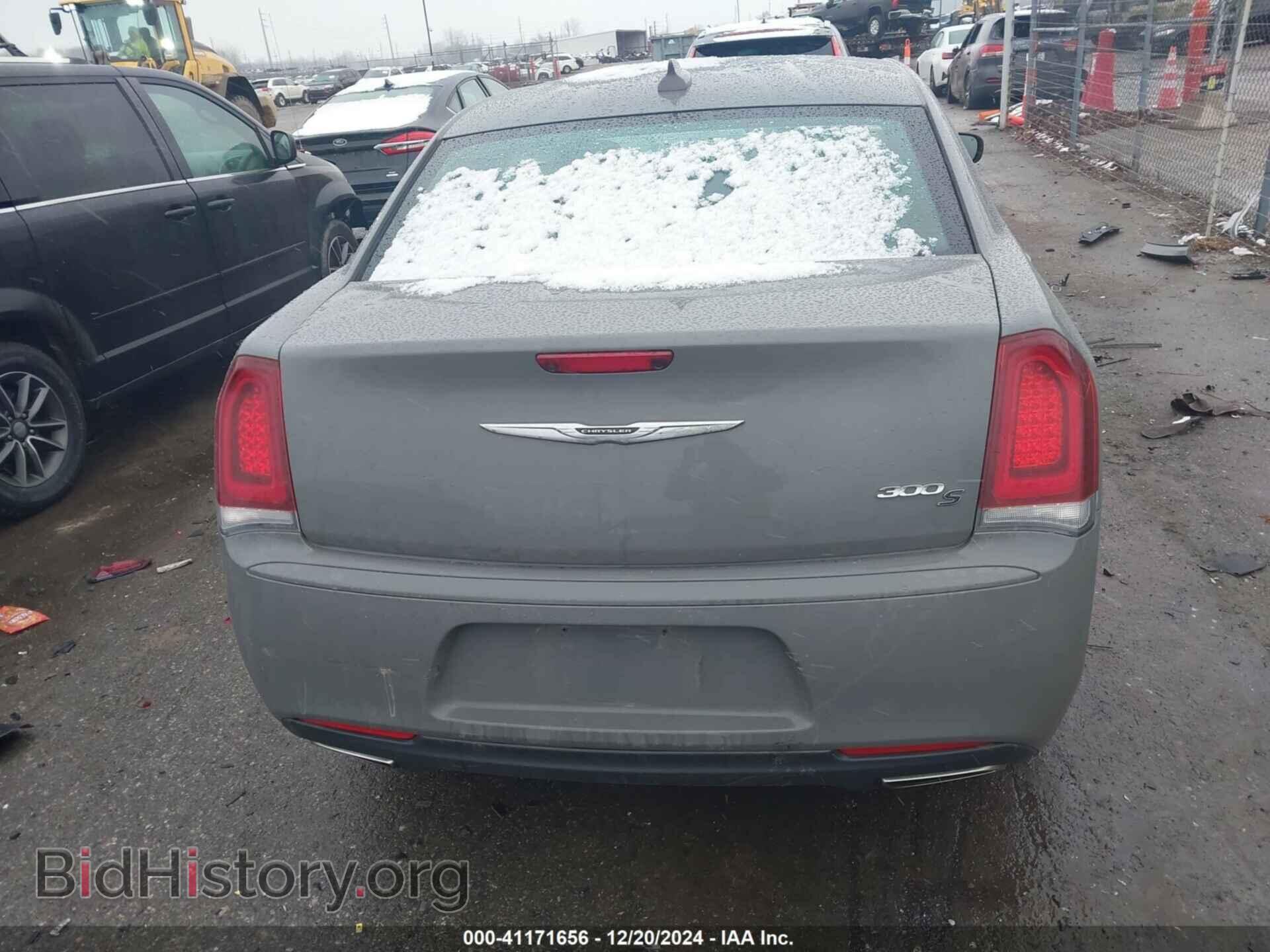 2019 CHRYSLER 300 - VIN: 2C3CCABG7KH533681 - Фото 16