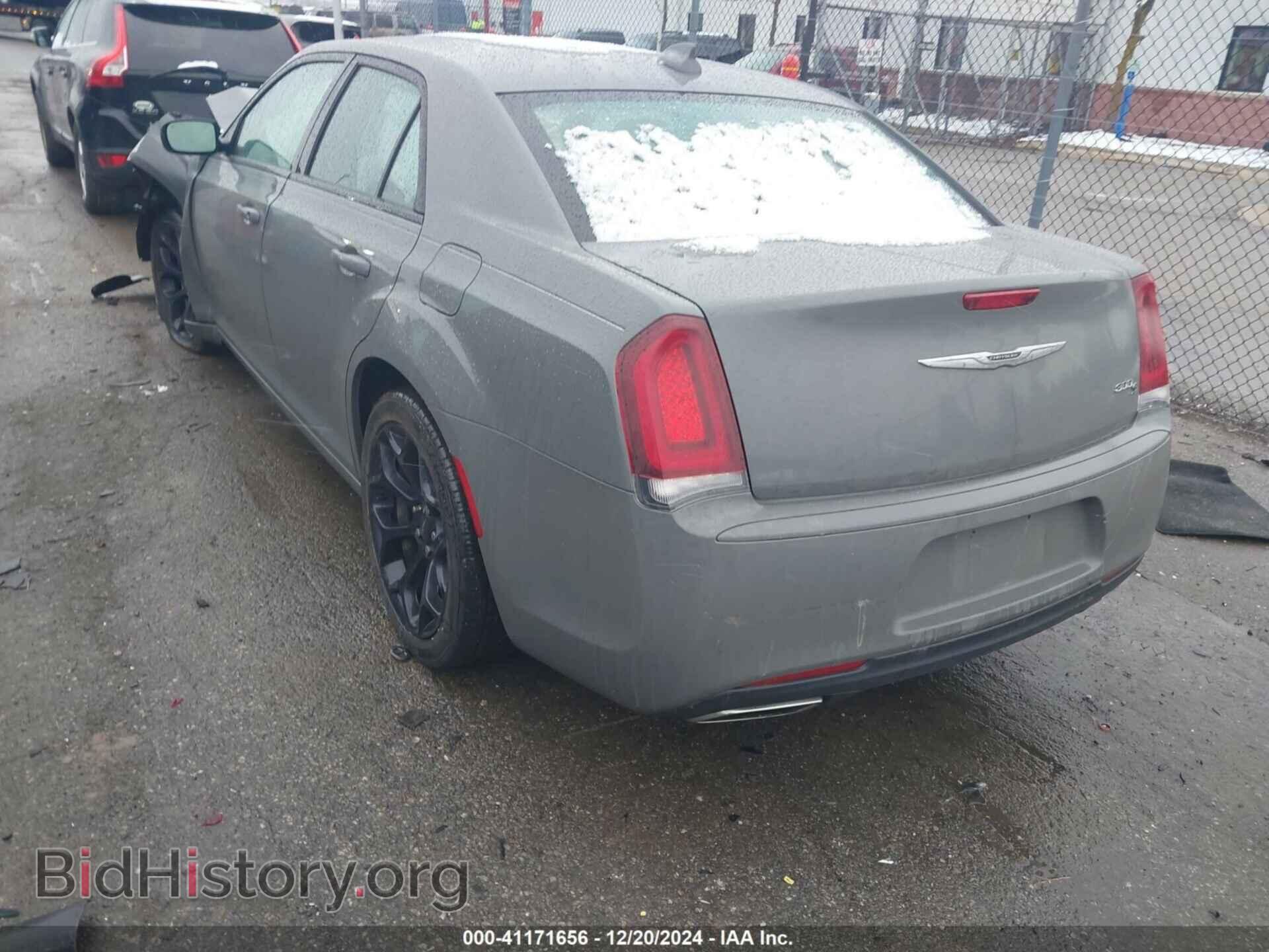 2019 CHRYSLER 300 - VIN: 2C3CCABG7KH533681 - Фото 3