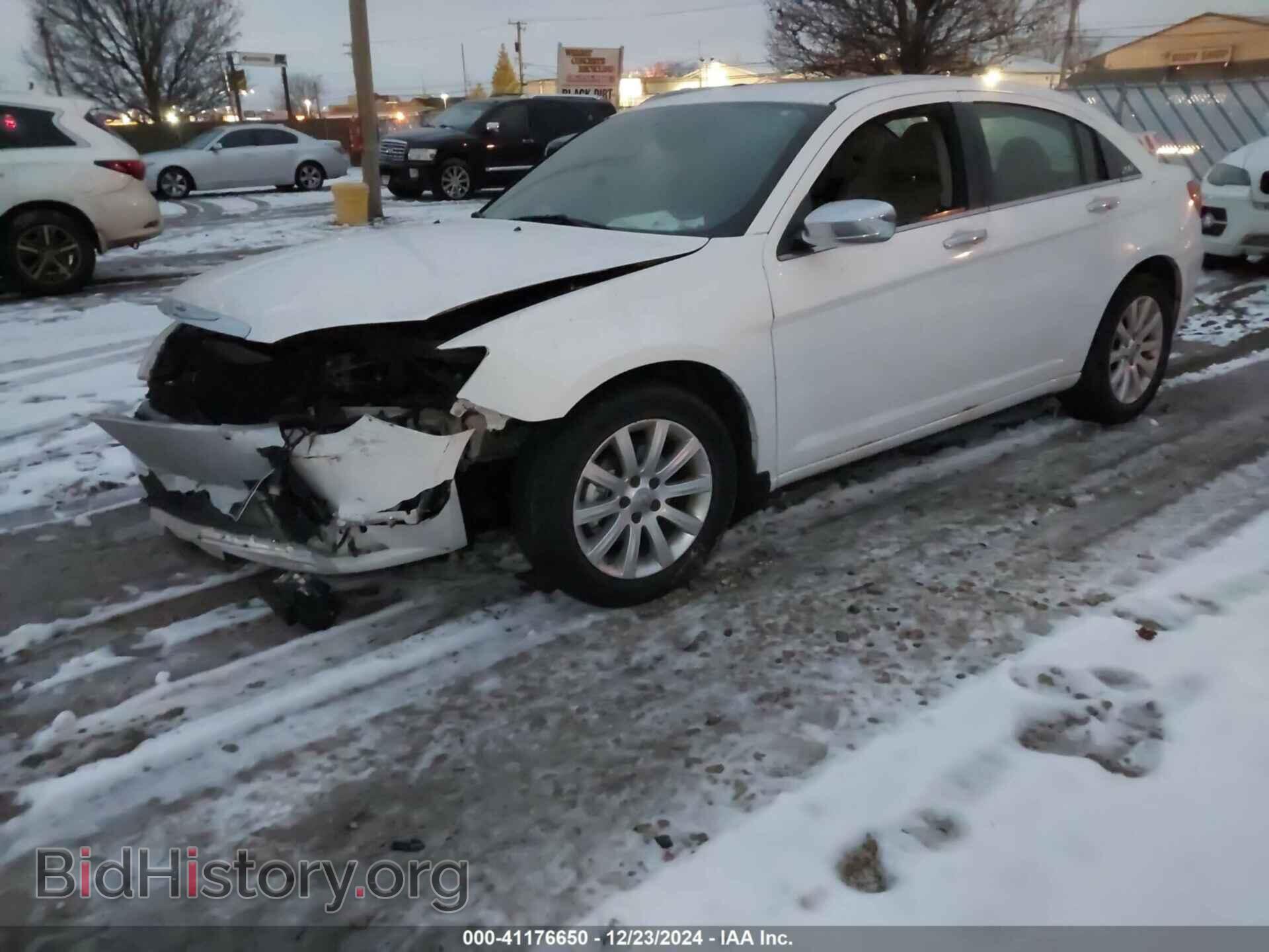 2013 CHRYSLER 200 - VIN: 1C3CCBCG5DN632773 - Фото 2