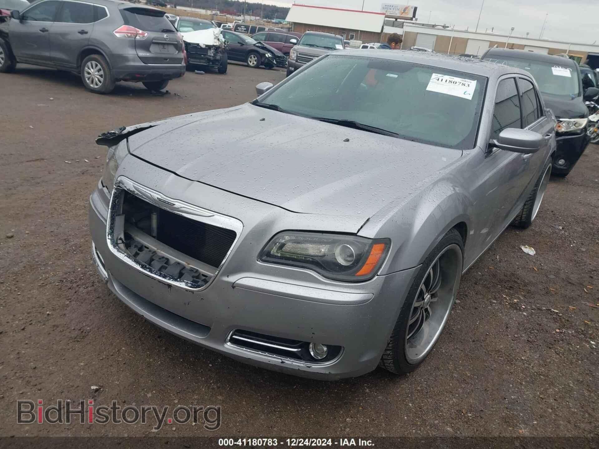 2013 CHRYSLER 300 - VIN: 2C3CCABG8DH576770 - Фото 2