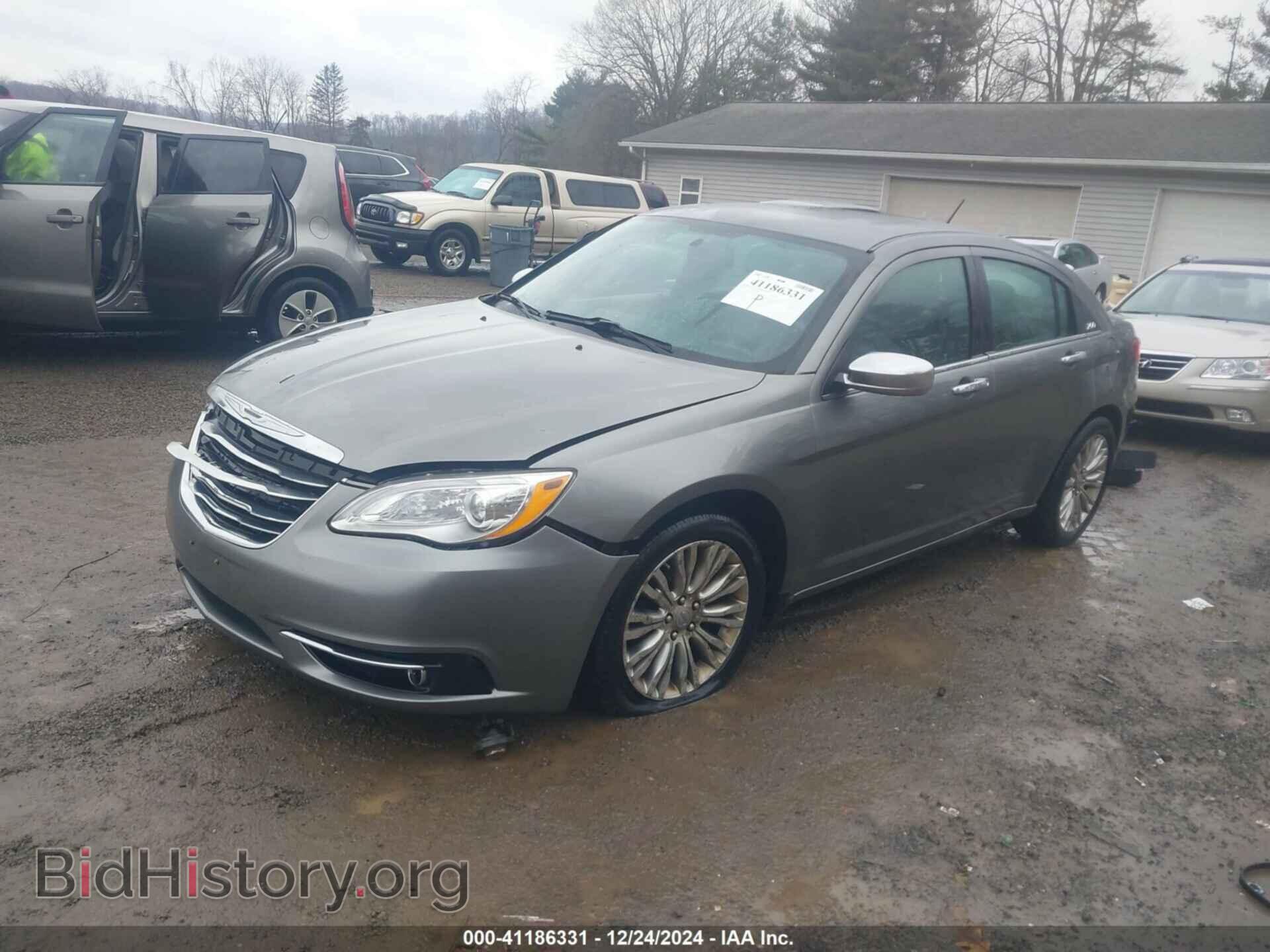 2013 CHRYSLER 200 - VIN: 1C3CCBCG3DN593133 - Фото 2