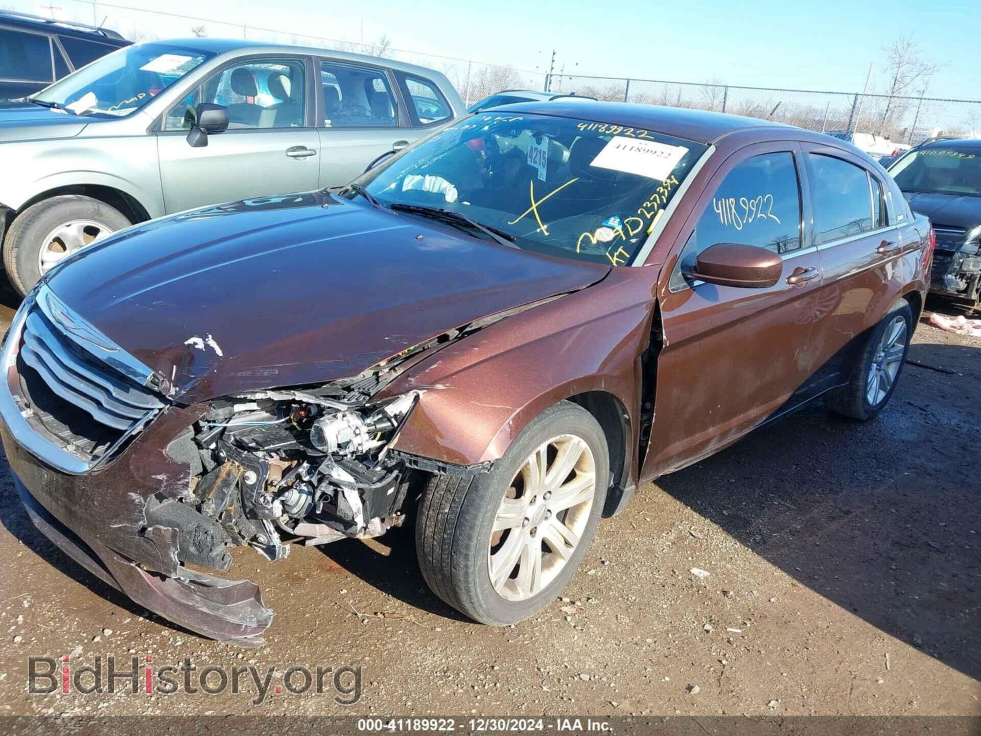 2013 CHRYSLER 200 - VIN: 1C3CCBBB1DN542560 - Фото 2