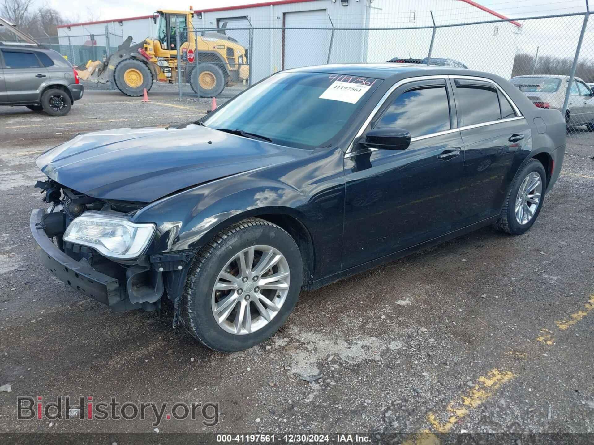 2017 CHRYSLER 300 - VIN: 2C3CCAAG7HH599738 - Фото 2