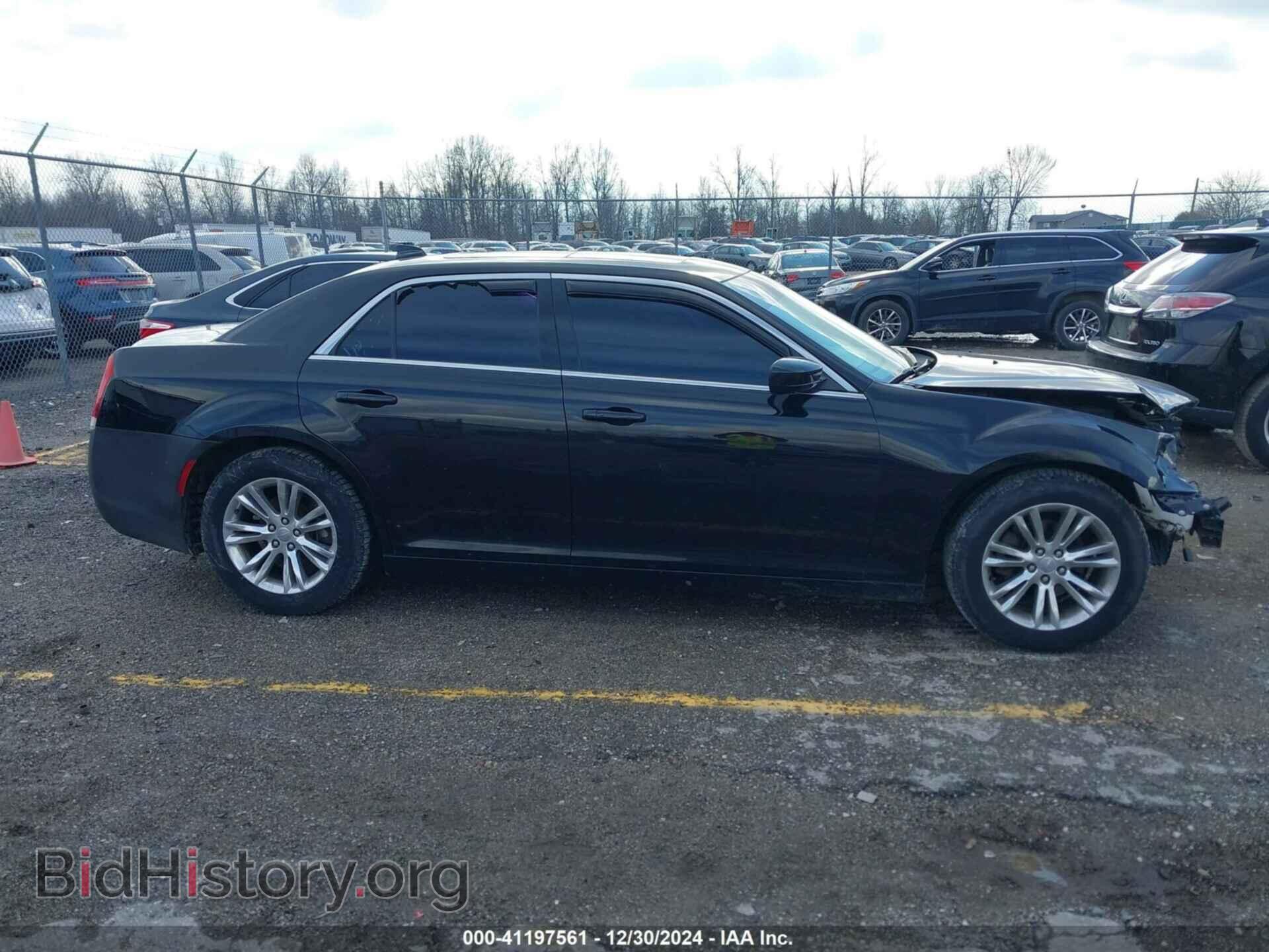 2017 CHRYSLER 300 - VIN: 2C3CCAAG7HH599738 - Фото 13