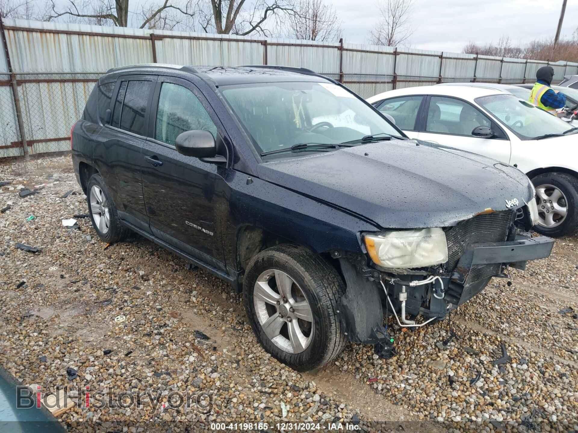 Photo 1J4NT1FB2BD205188 - JEEP COMPASS 2011