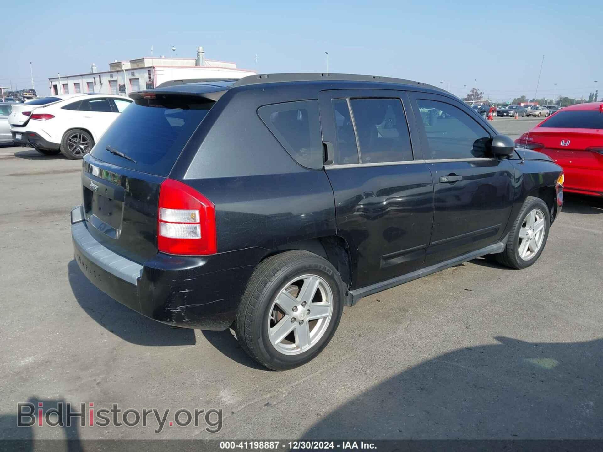 2008 JEEP COMPASS - VIN: 1J8FT47028D714790 - Фото 4