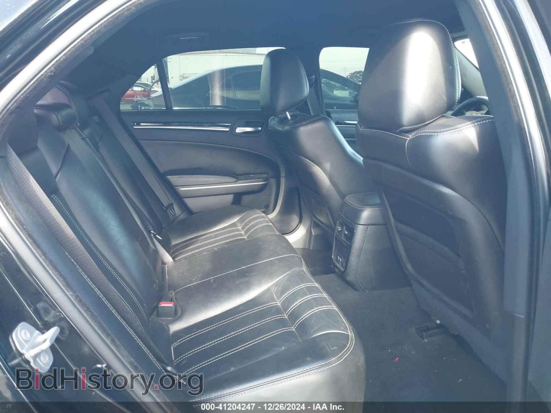 2019 CHRYSLER 300 - VIN: 2C3CCABG3KH617903 - Фото 8