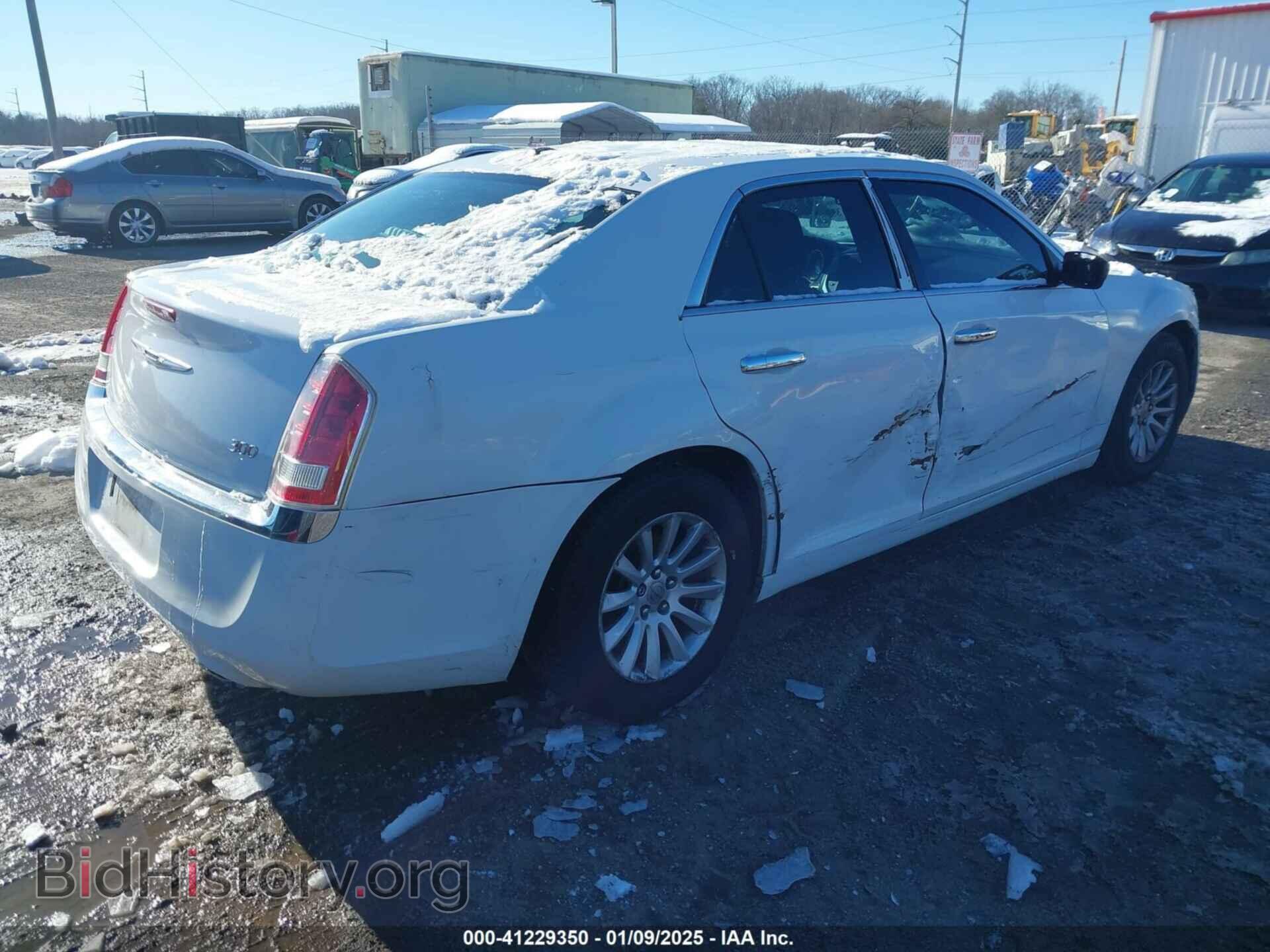 2014 CHRYSLER 300 - VIN: 2C3CCAAG6EH365327 - Фото 4