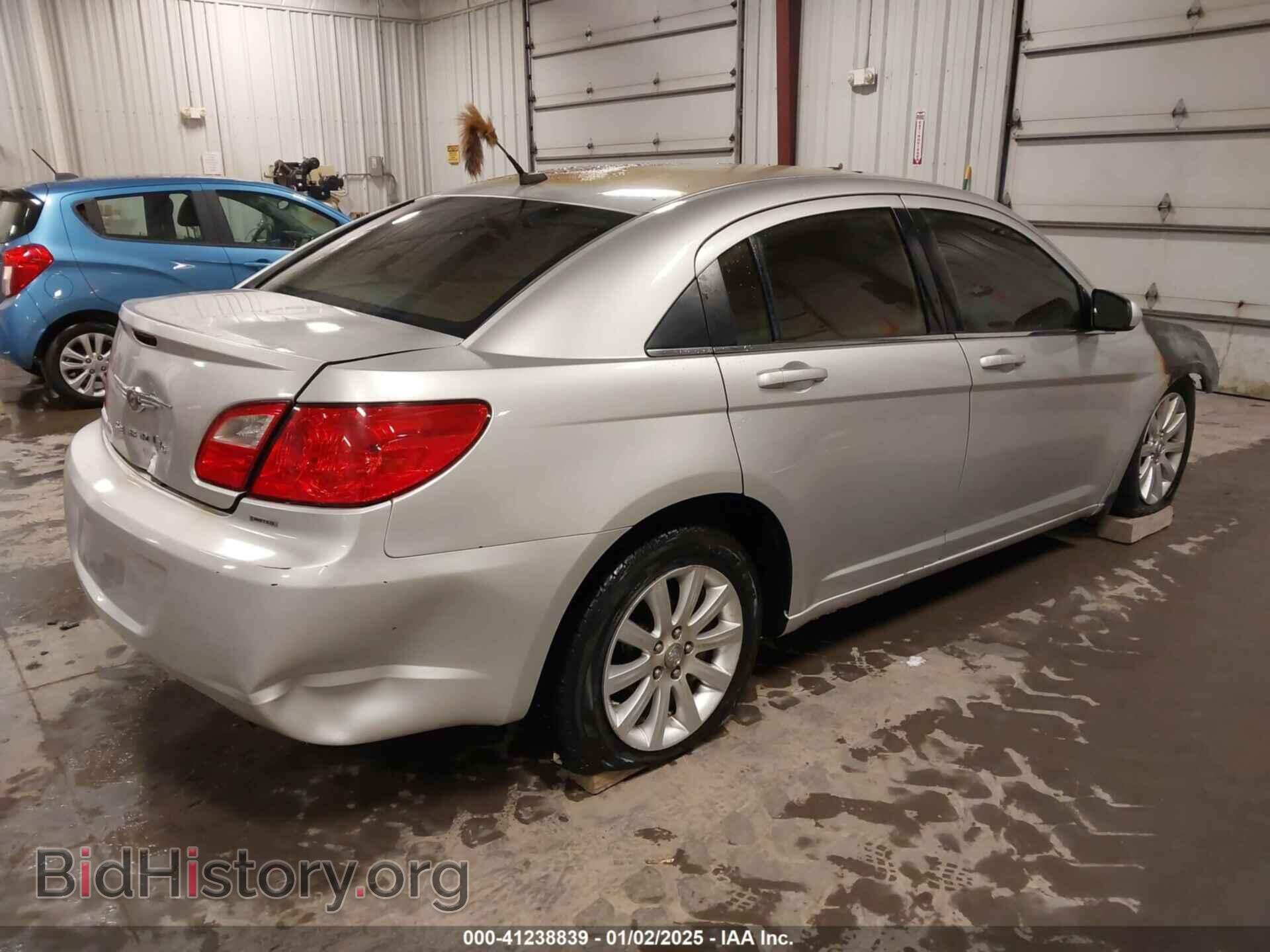 2010 CHRYSLER SEBRING - VIN: 1C3CC5FB1AN219066 - Фото 4