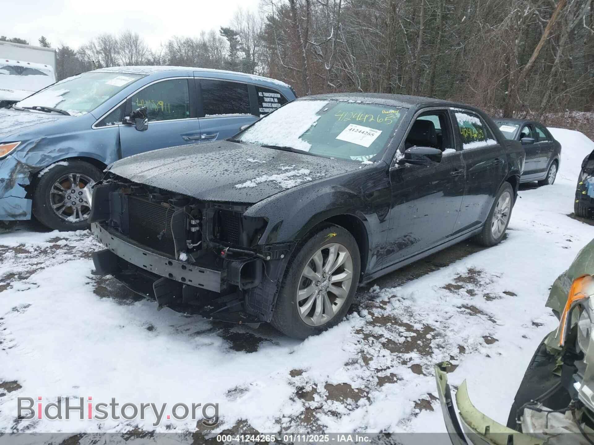 2019 CHRYSLER 300 - VIN: 2C3CCARG9KH760974 - Фото 2