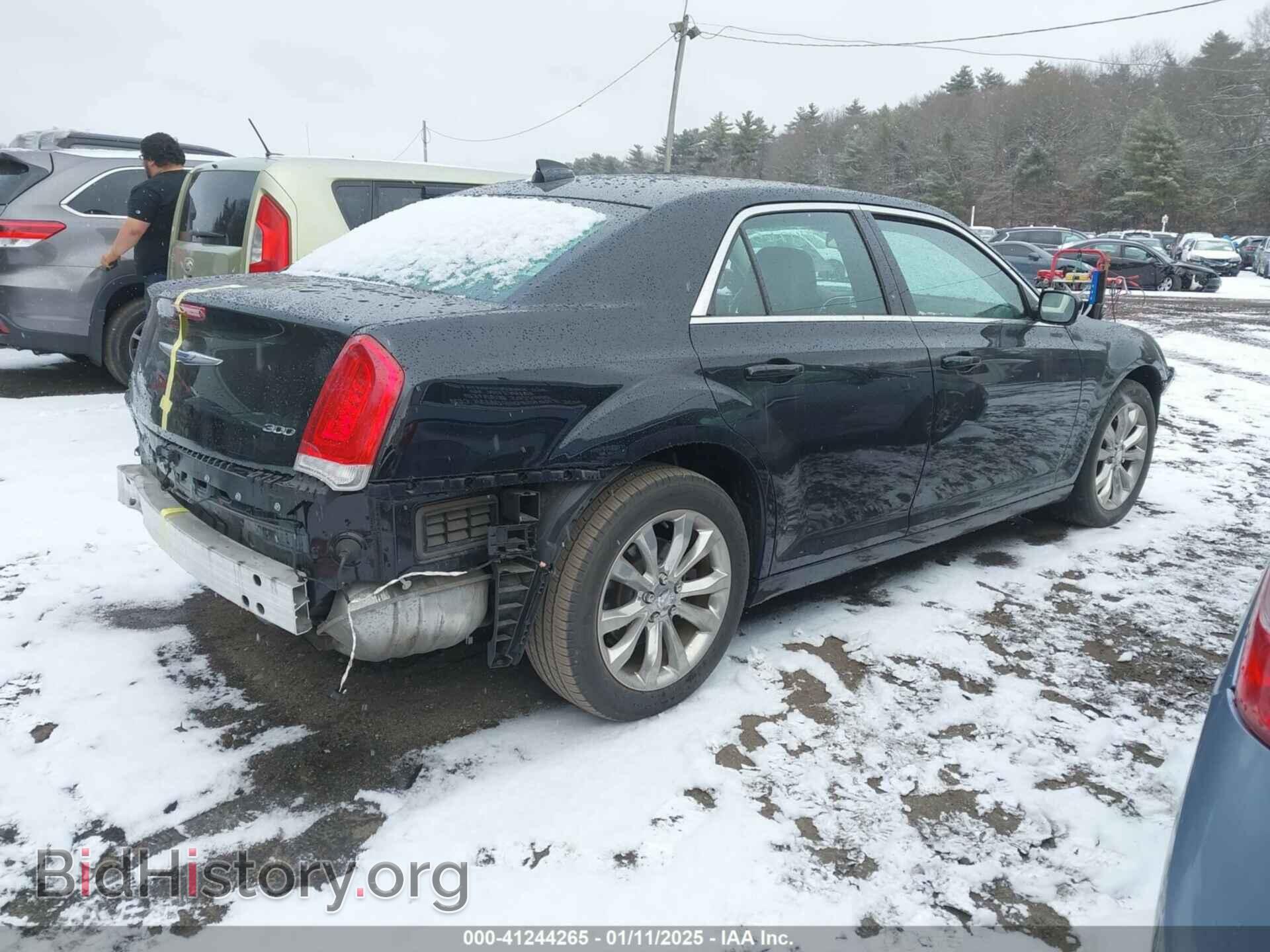 2019 CHRYSLER 300 - VIN: 2C3CCARG9KH760974 - Фото 4