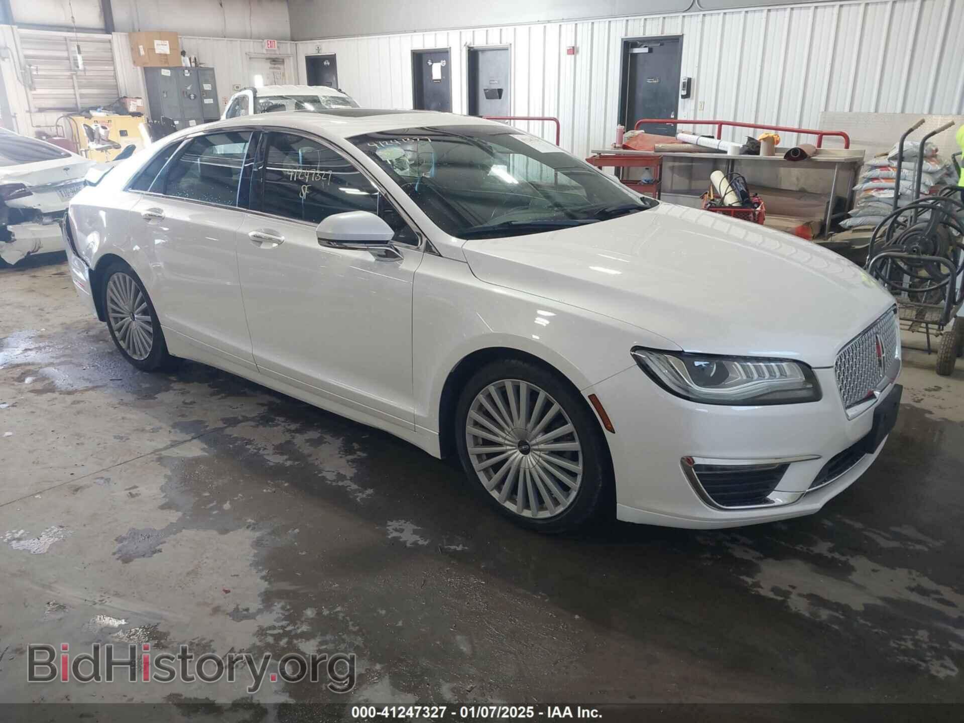 Photo 3LN6L5E95HR601255 - LINCOLN MKZ 2017