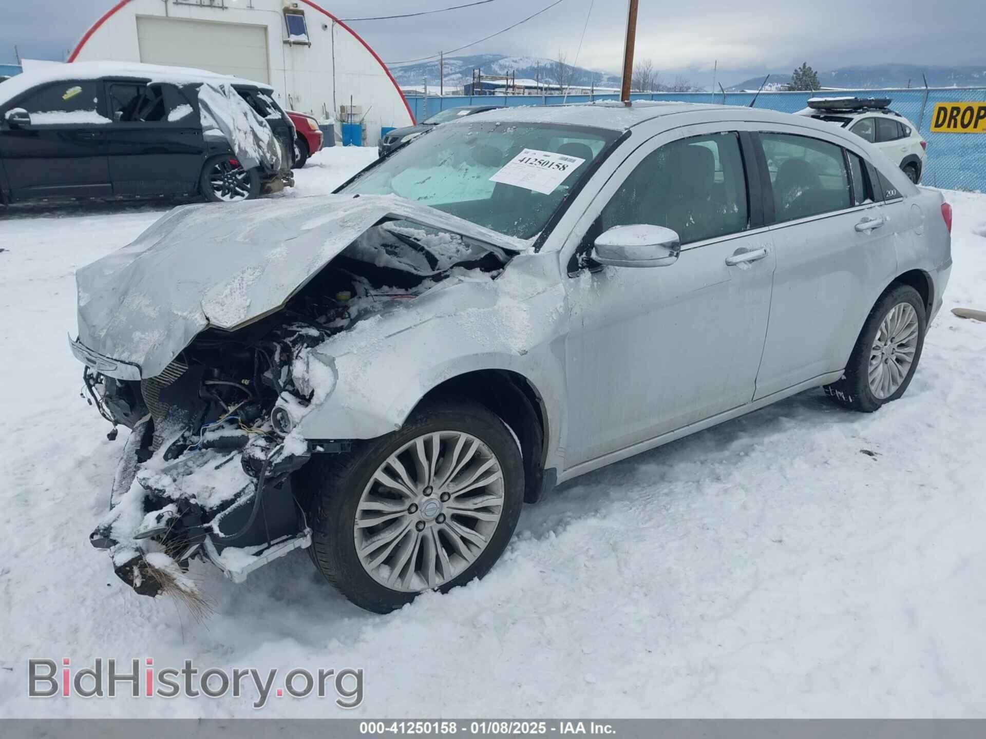 2011 CHRYSLER 200 - VIN: 1C3BC2FB8BN501023 - Фото 2