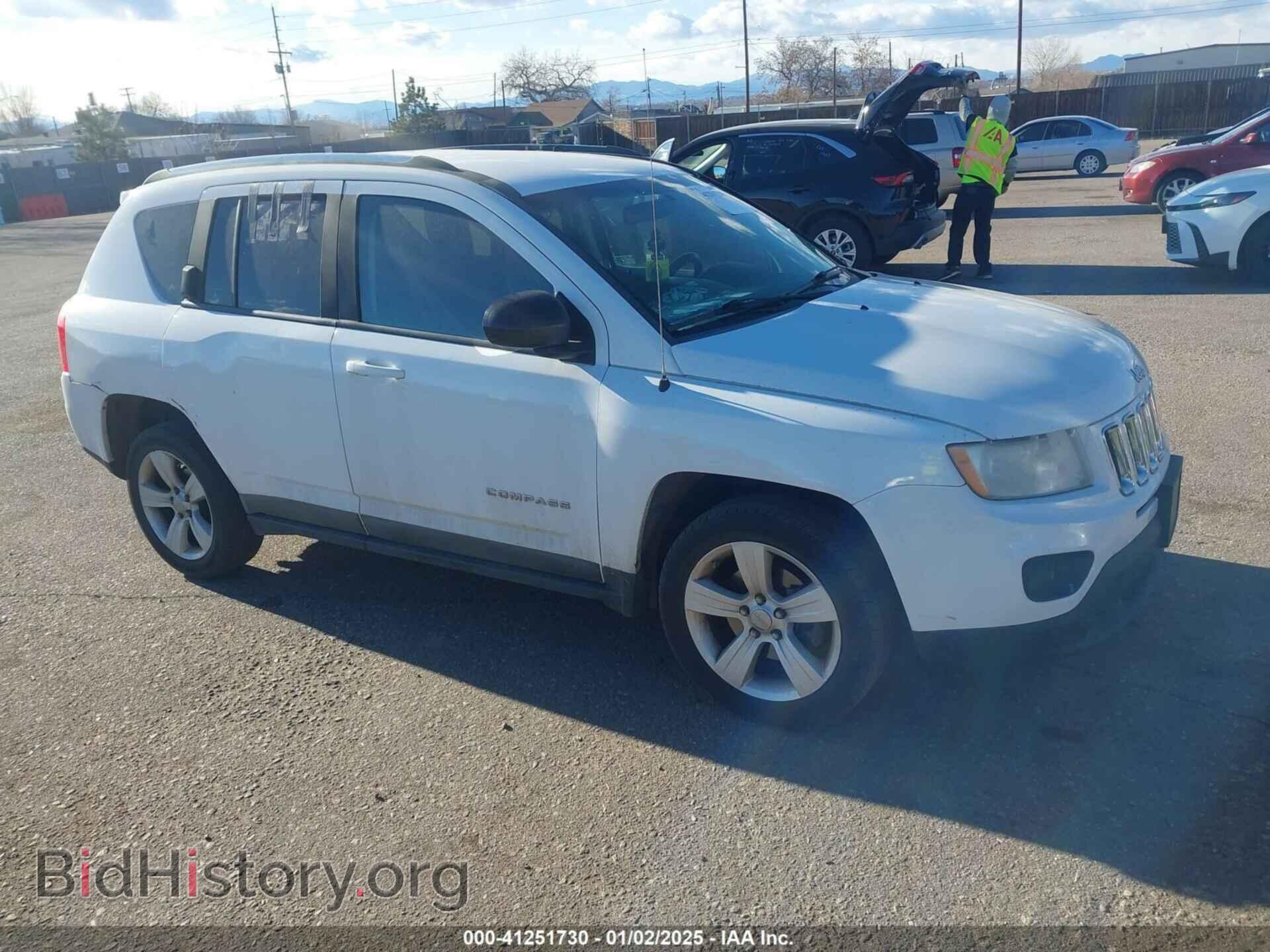 Photo 1J4NF1FB7BD134965 - JEEP COMPASS 2011
