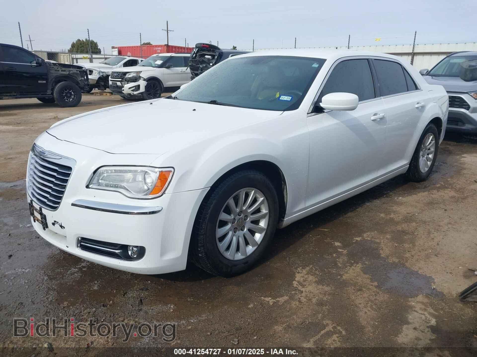 2014 CHRYSLER 300 - VIN: 2C3CCAAG0EH321081 - Фото 2