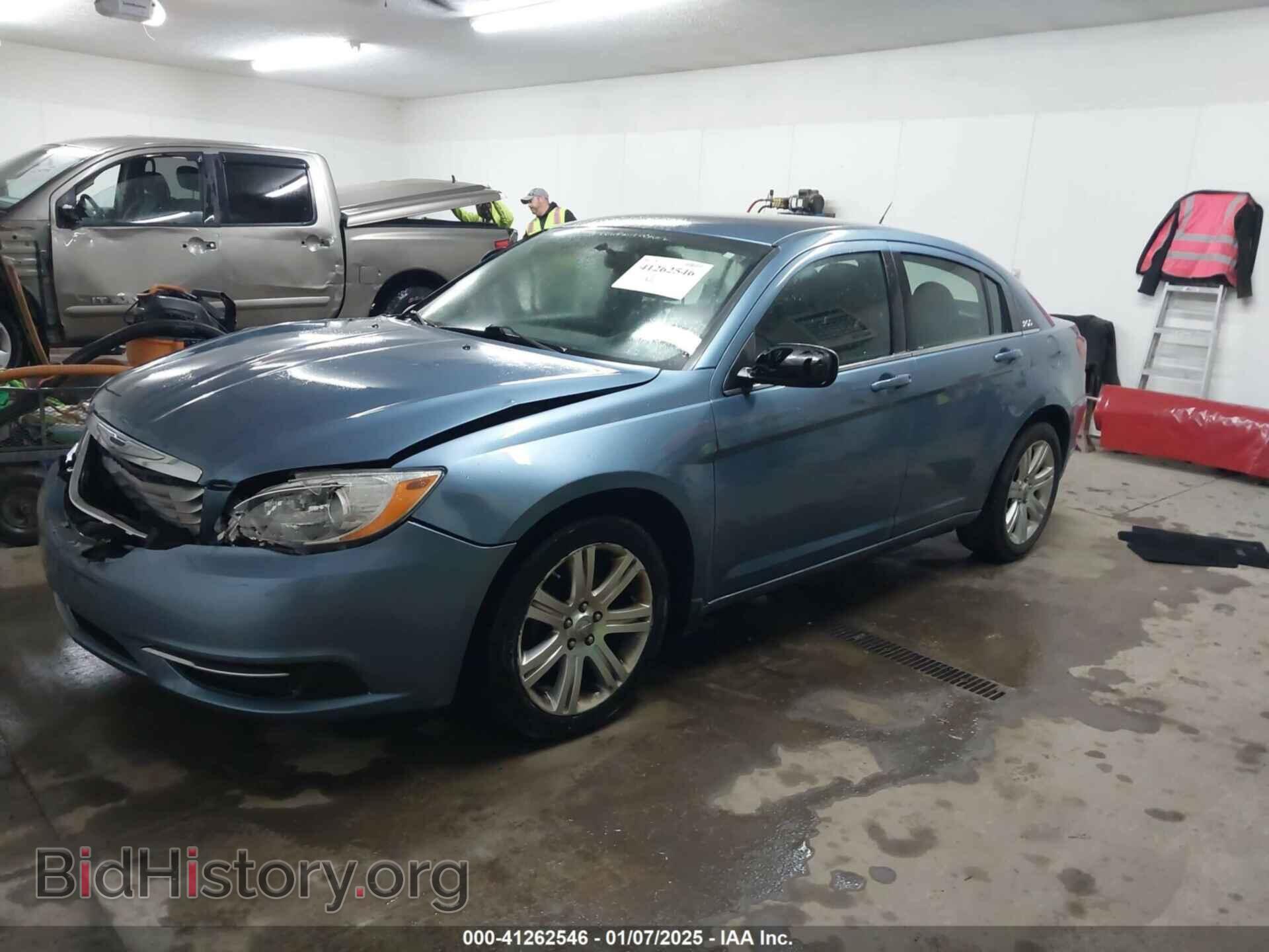 2011 CHRYSLER 200 - VIN: 1C3BC1FB2BN623774 - Фото 2