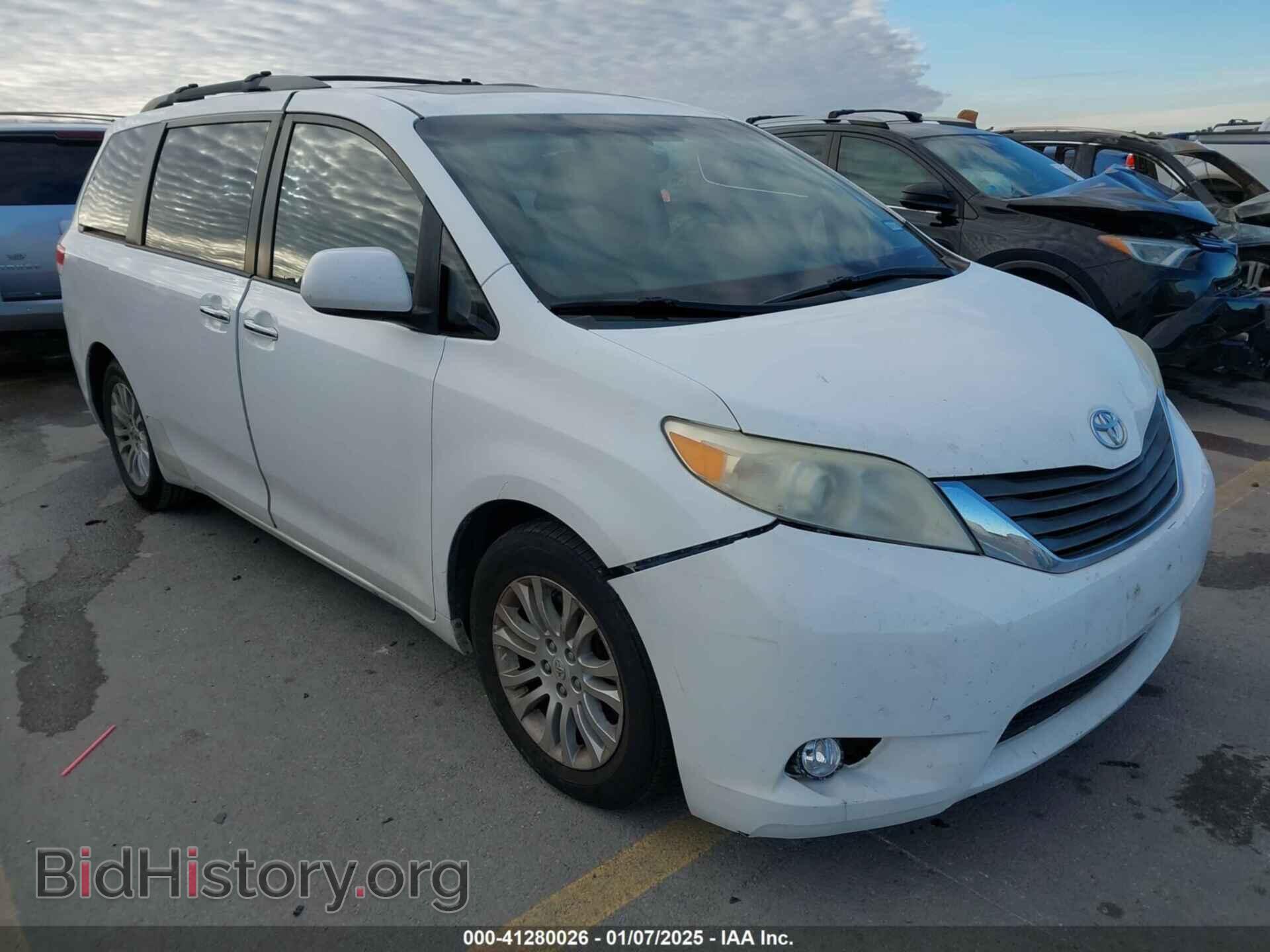 Фотография 5TDYK3DCXBS034868 - TOYOTA SIENNA 2011