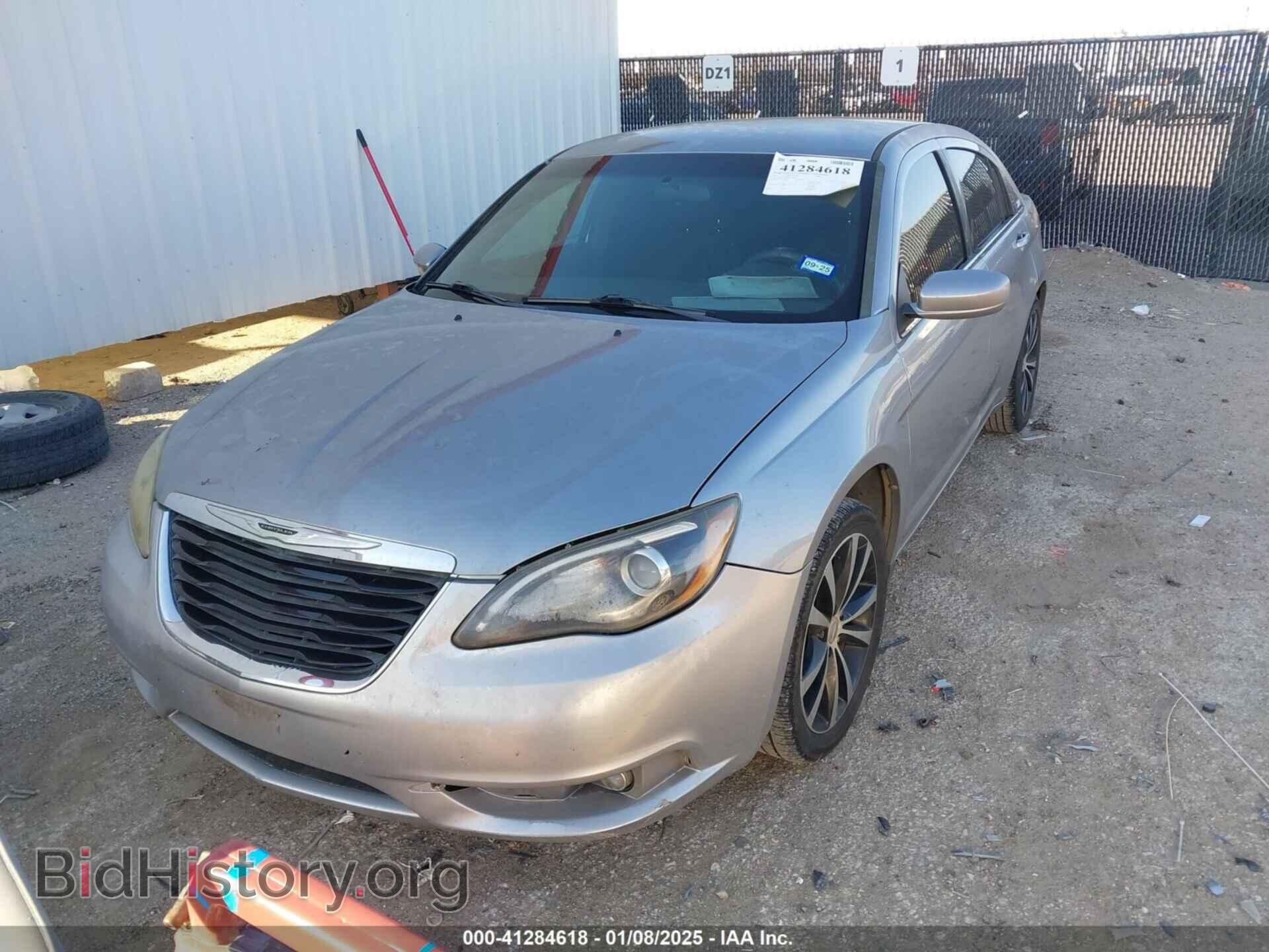 2013 CHRYSLER 200 - VIN: 1C3CCBBB8DN592582 - Фото 2