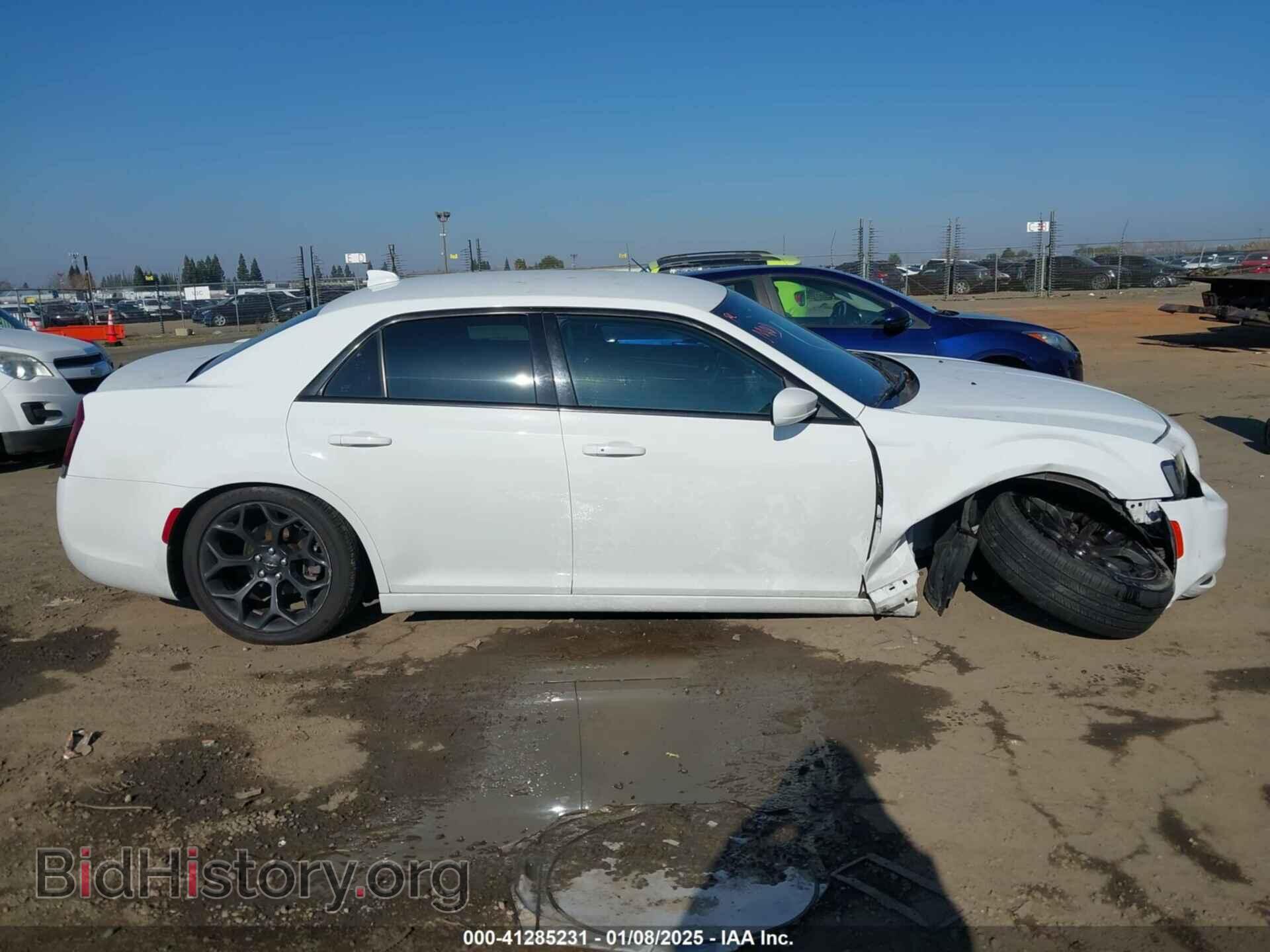 2019 CHRYSLER 300 - VIN: 2C3CCABG1KH562822 - Фото 13