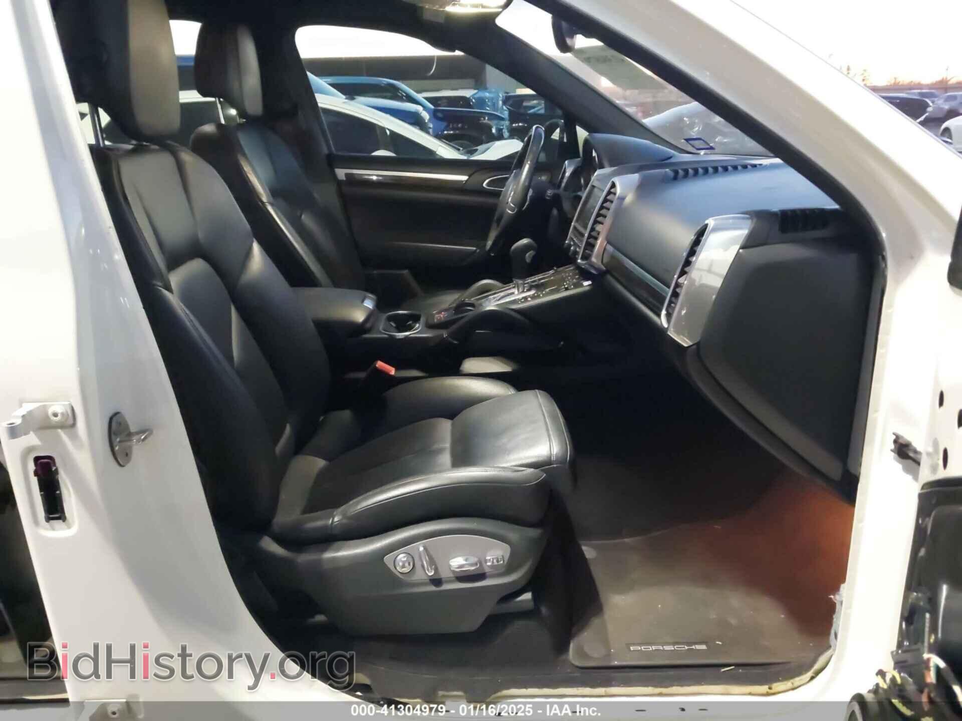 2011 PORSCHE CAYENNE - VIN: WP1AB2A20BLA47233 - Photo 5