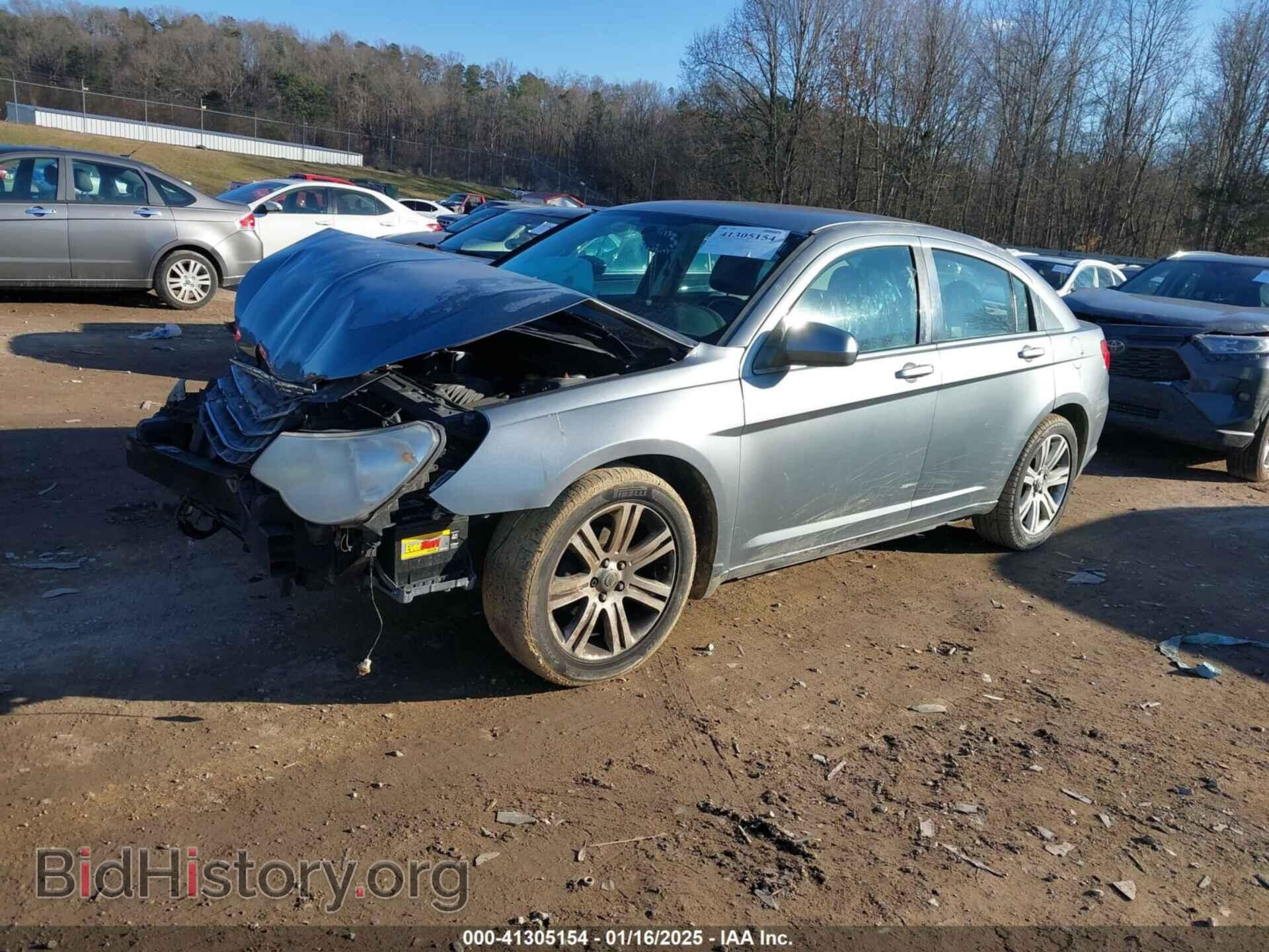 2010 CHRYSLER SEBRING - VIN: 1C3CC5FV0AN127697 - Фото 2