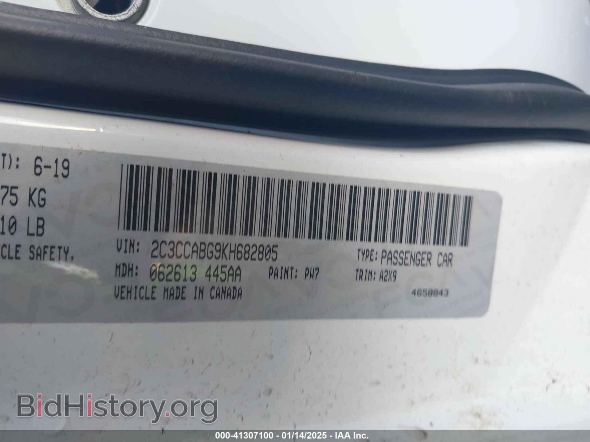 2019 CHRYSLER 300 - VIN: 2C3CCABG9KH682805 - Фото 9